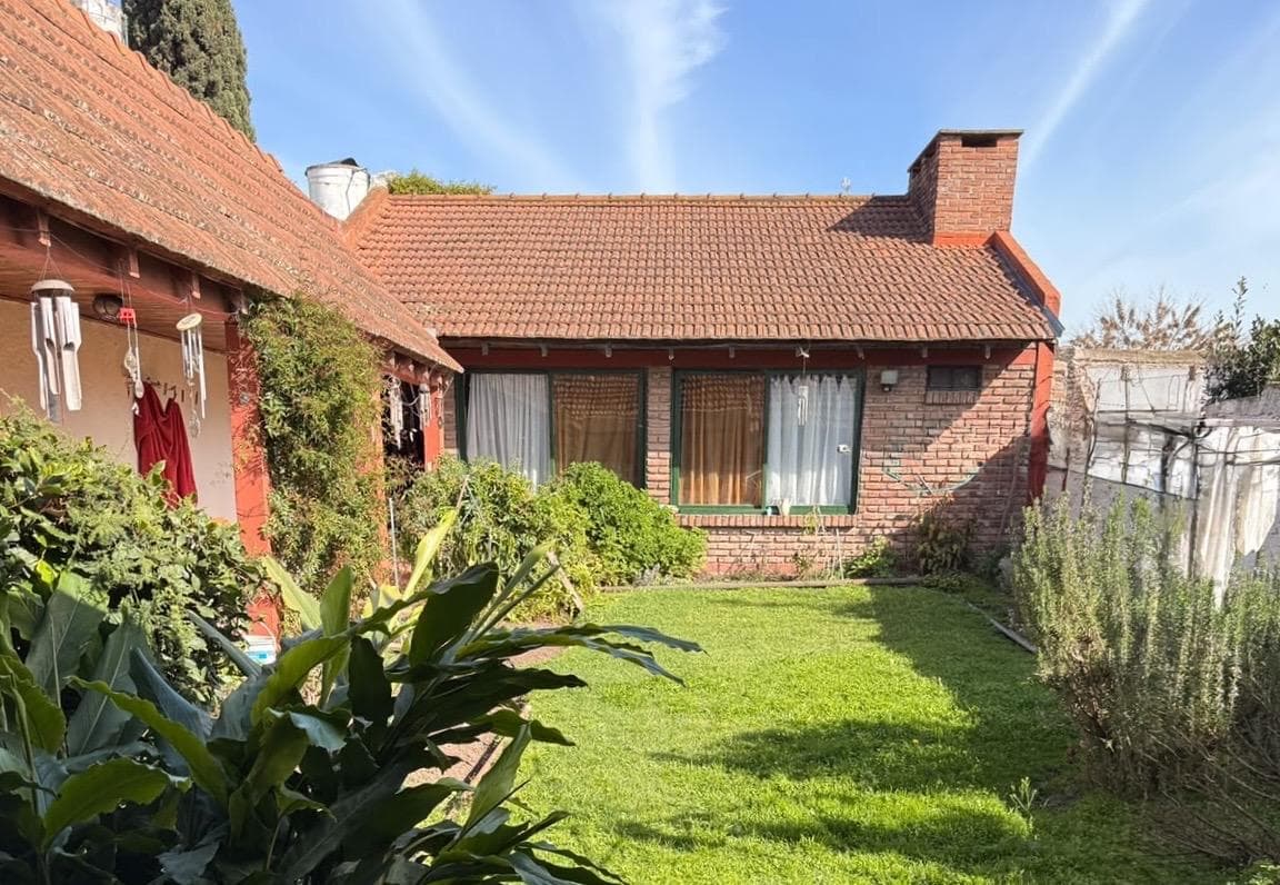 HOUSE FOR SALE IN TOLOSA. 117 and 530, BANK-APPROVED. WILL ACCEPT APARTMENT IN EXCHANGE!