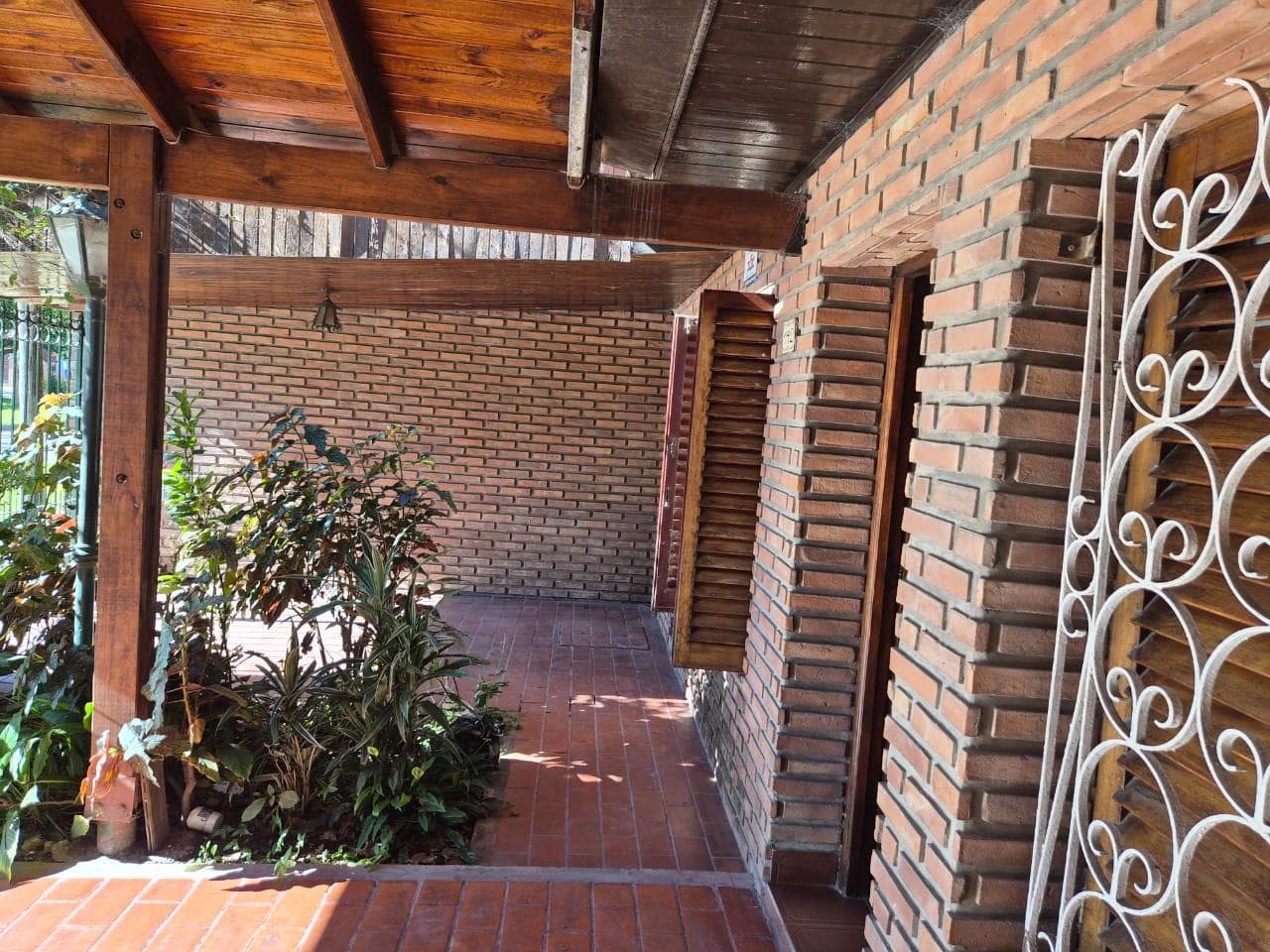 HOUSE FOR SALE IN TOLOSA. 117 and 530, BANK-APPROVED. WILL ACCEPT APARTMENT IN EXCHANGE!