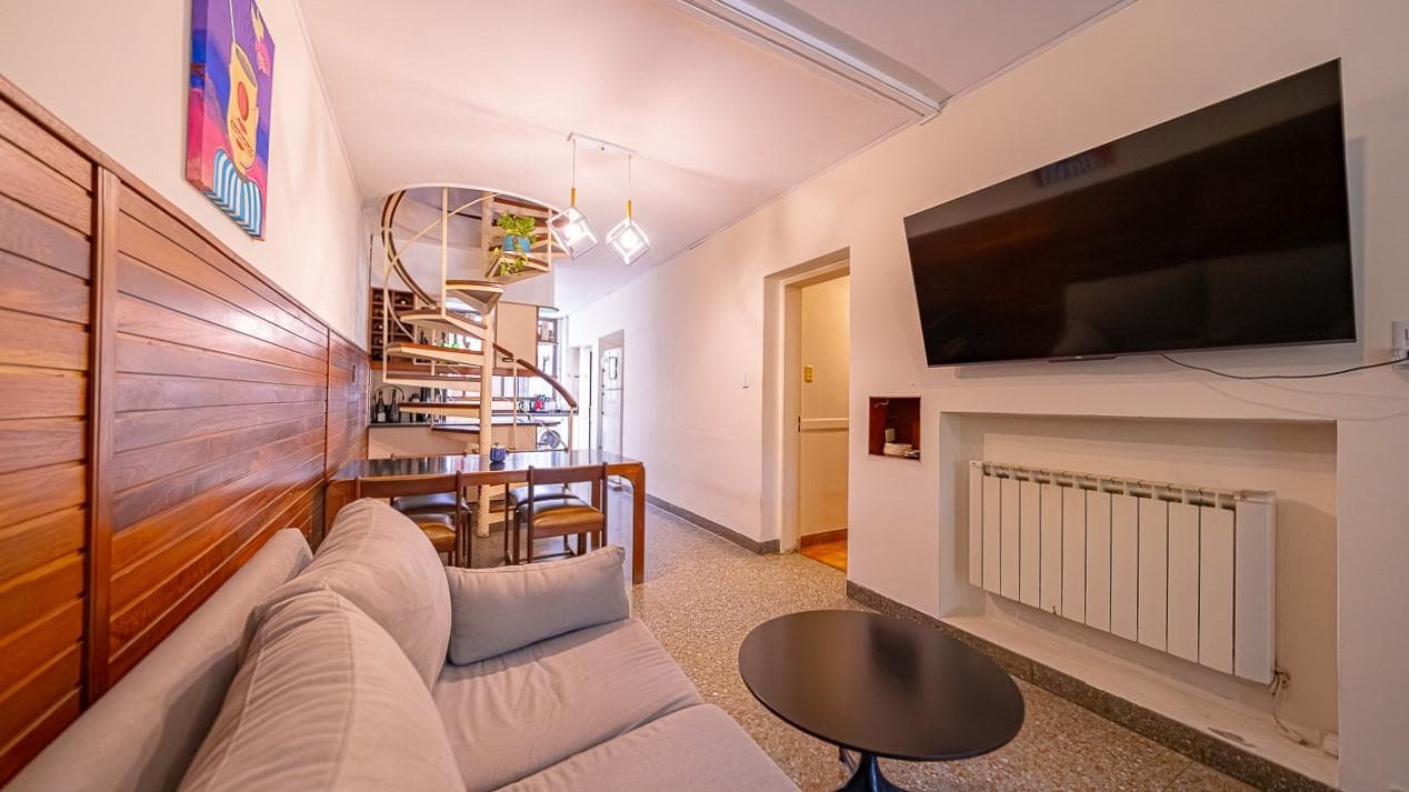 5-ROOM HOUSE FOR SALE NEAR THE PARK IN CIUDAD JARDIN—QUALIFIES FOR A MORTGAGE