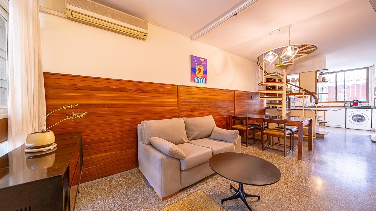 5-ROOM HOUSE FOR SALE NEAR THE PARK IN CIUDAD JARDIN—QUALIFIES FOR A MORTGAGE