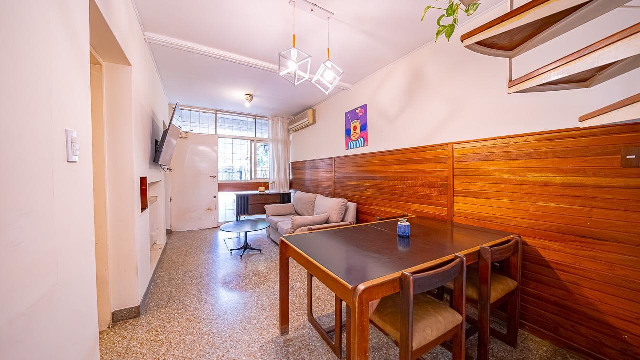 5-ROOM HOUSE FOR SALE NEAR THE PARK IN CIUDAD JARDIN—QUALIFIES FOR A MORTGAGE