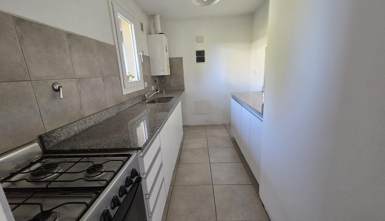 FOR SALE WITH RENTAL INCOME: 2-room apartment with balcony and garage, Rincon de Milberg, Tigre