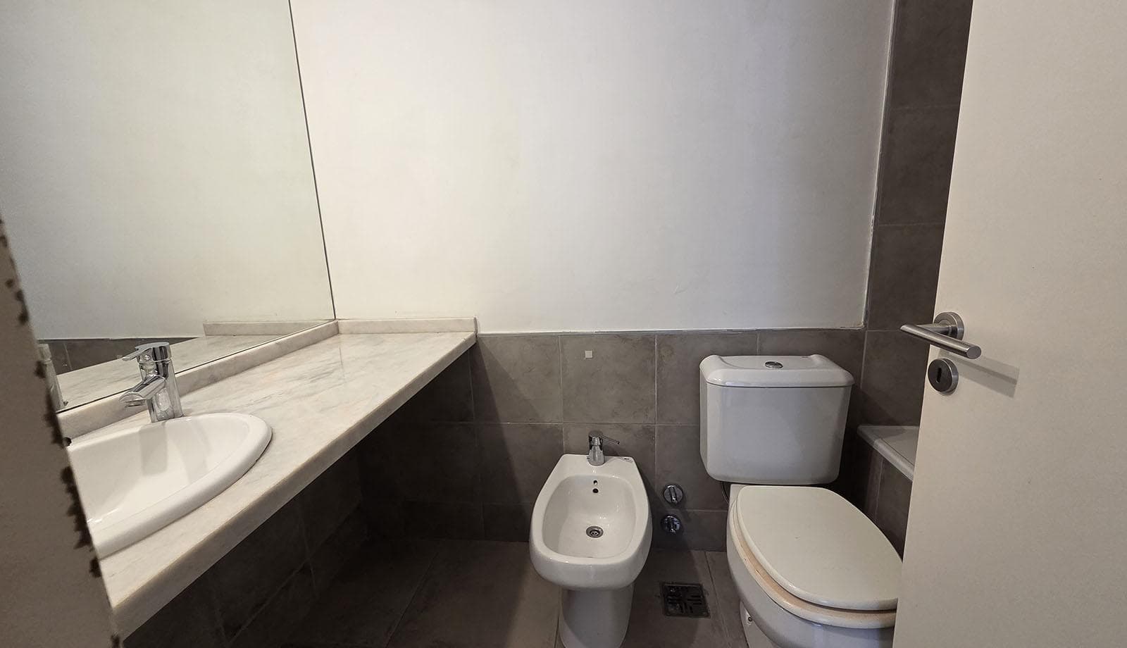 FOR SALE WITH RENTAL INCOME: 2-room apartment with balcony and garage, Rincon de Milberg, Tigre