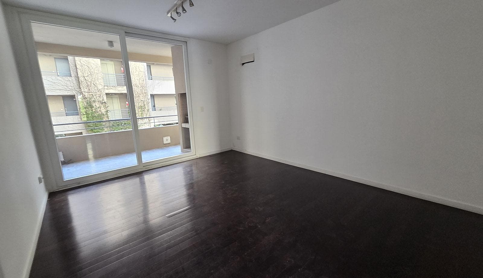 FOR SALE WITH RENTAL INCOME: 2-room apartment with balcony and garage, Rincon de Milberg, Tigre