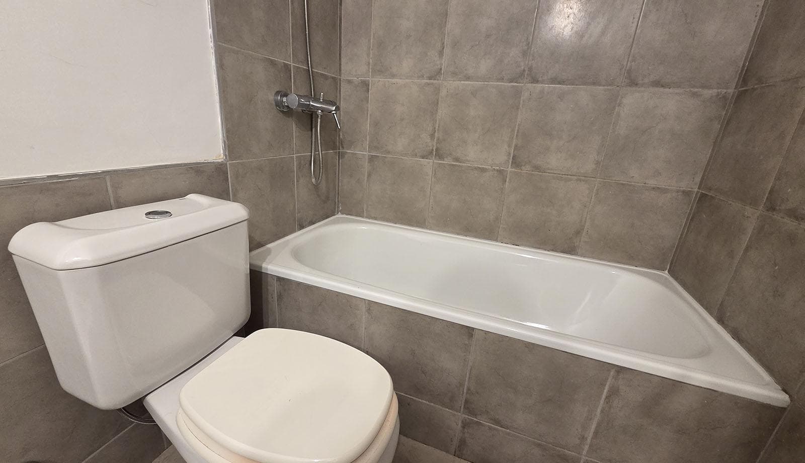 FOR SALE WITH RENTAL INCOME: 2-room apartment with balcony and garage, Rincon de Milberg, Tigre