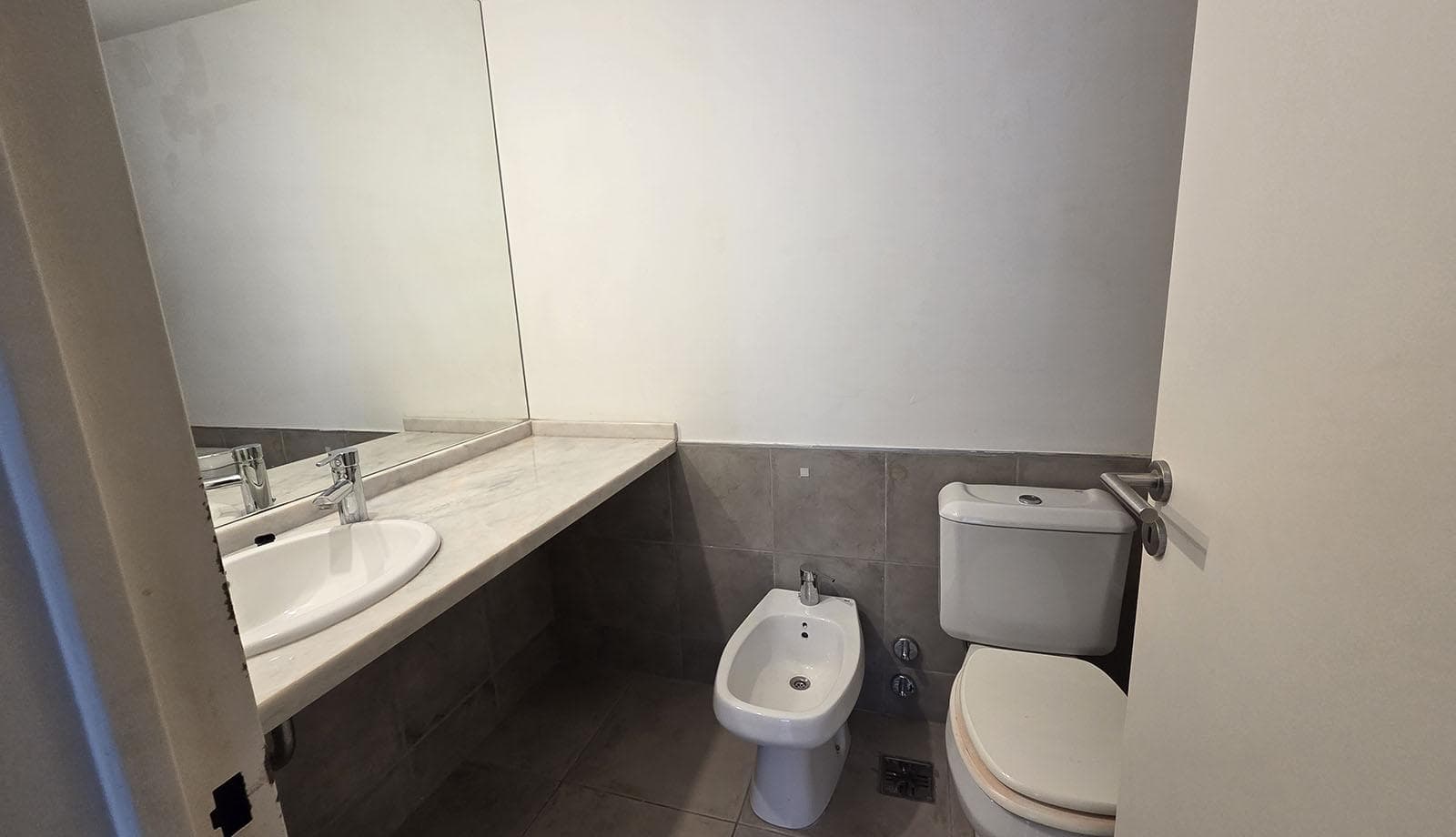 FOR SALE WITH RENTAL INCOME: 2-room apartment with balcony and garage, Rincon de Milberg, Tigre