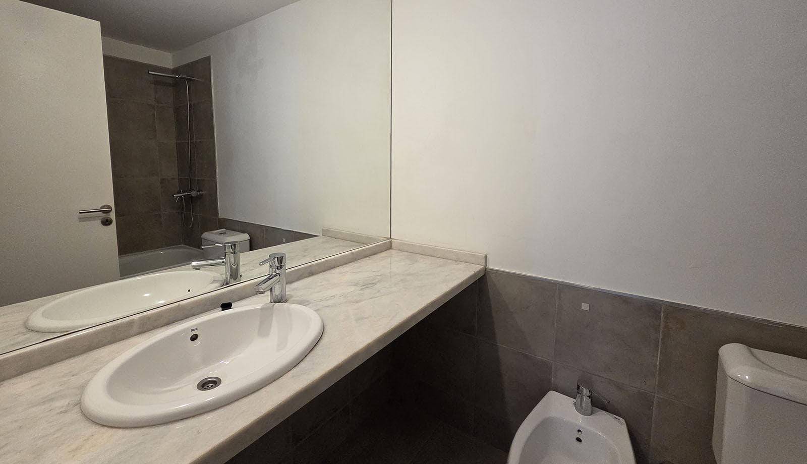 FOR SALE WITH RENTAL INCOME: 2-room apartment with balcony and garage, Rincon de Milberg, Tigre