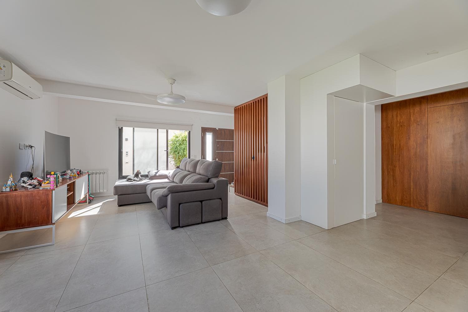 VENTA CASA FISHERTON 3 DORMITORIOS COCHERA DOBLE PATIO VERDE Y PILETA