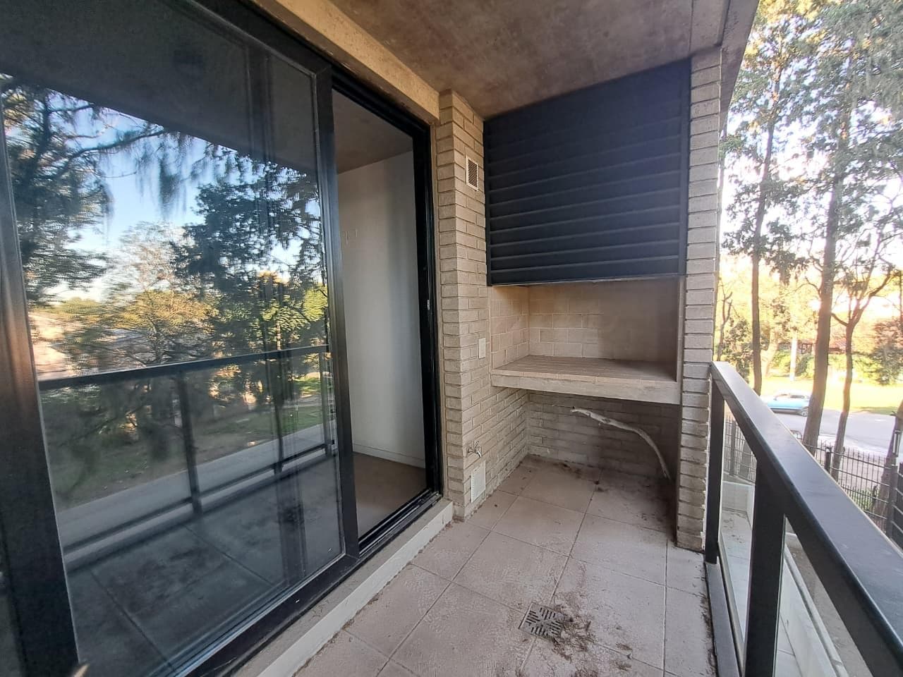 For Sale: One-bedroom apartment with a balcony and a garage. Fisherton, Rosario