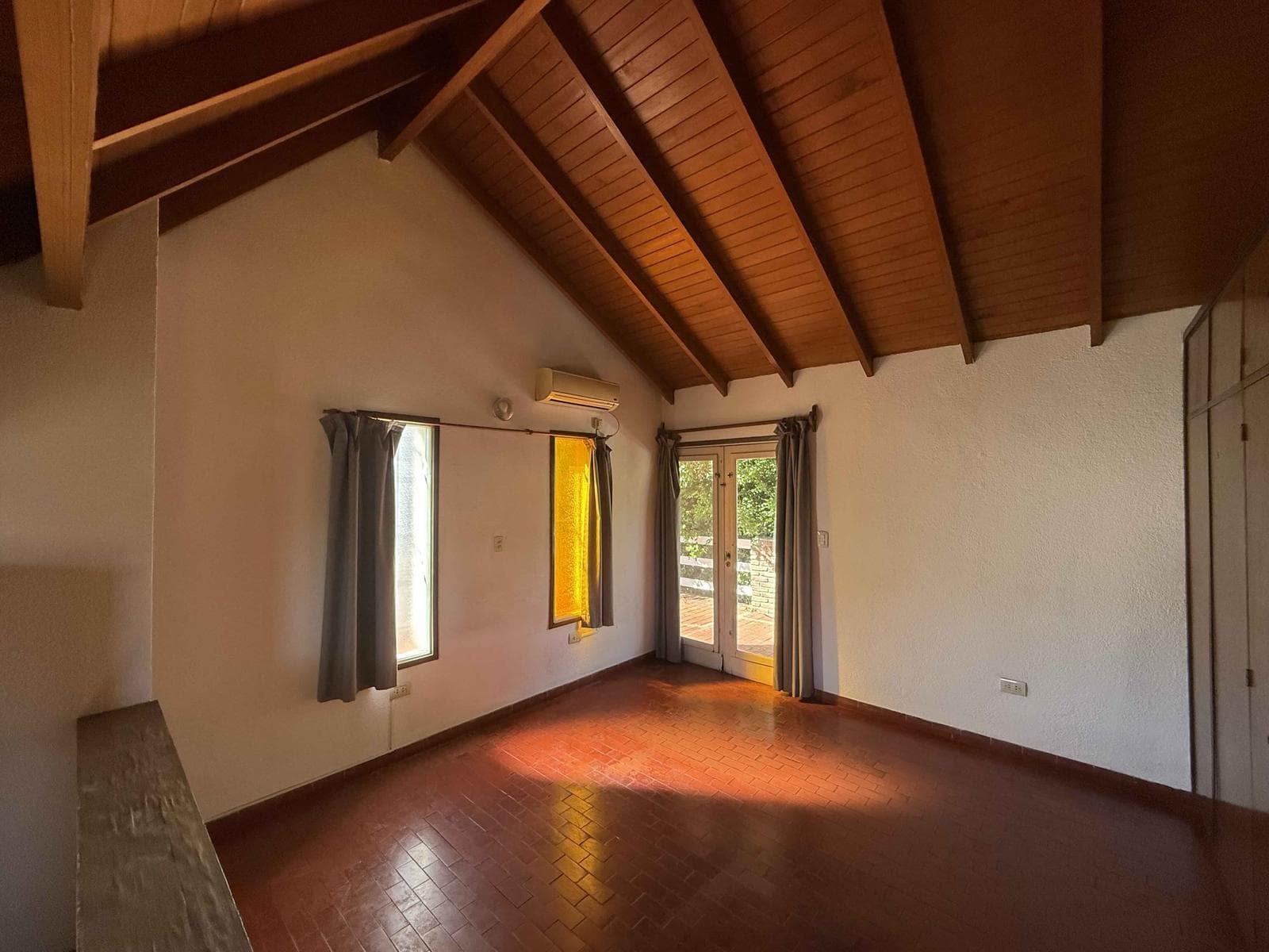 House in Maschwitz Club