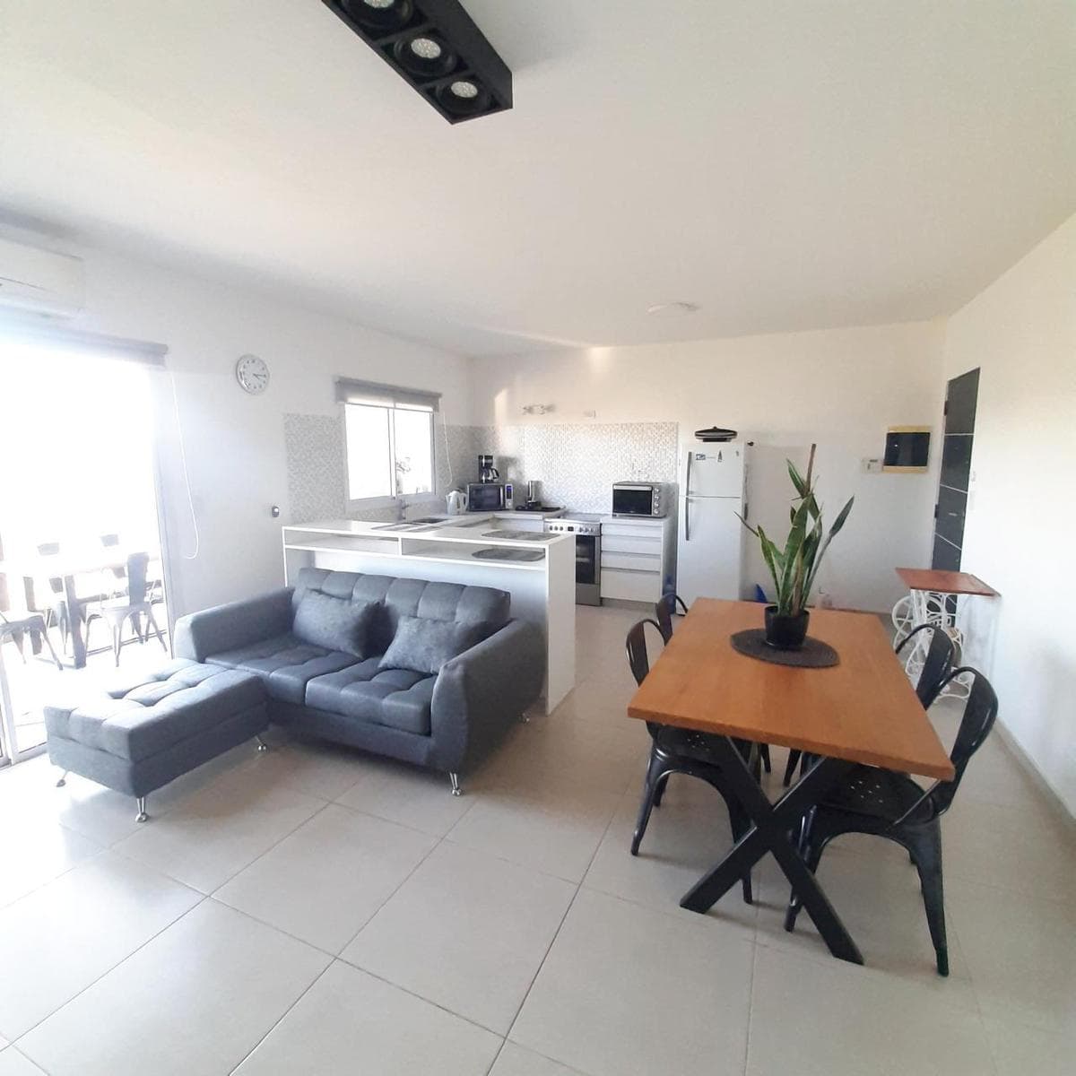 EXCELLENT HOUSE WITH A GARDEN AND POOL