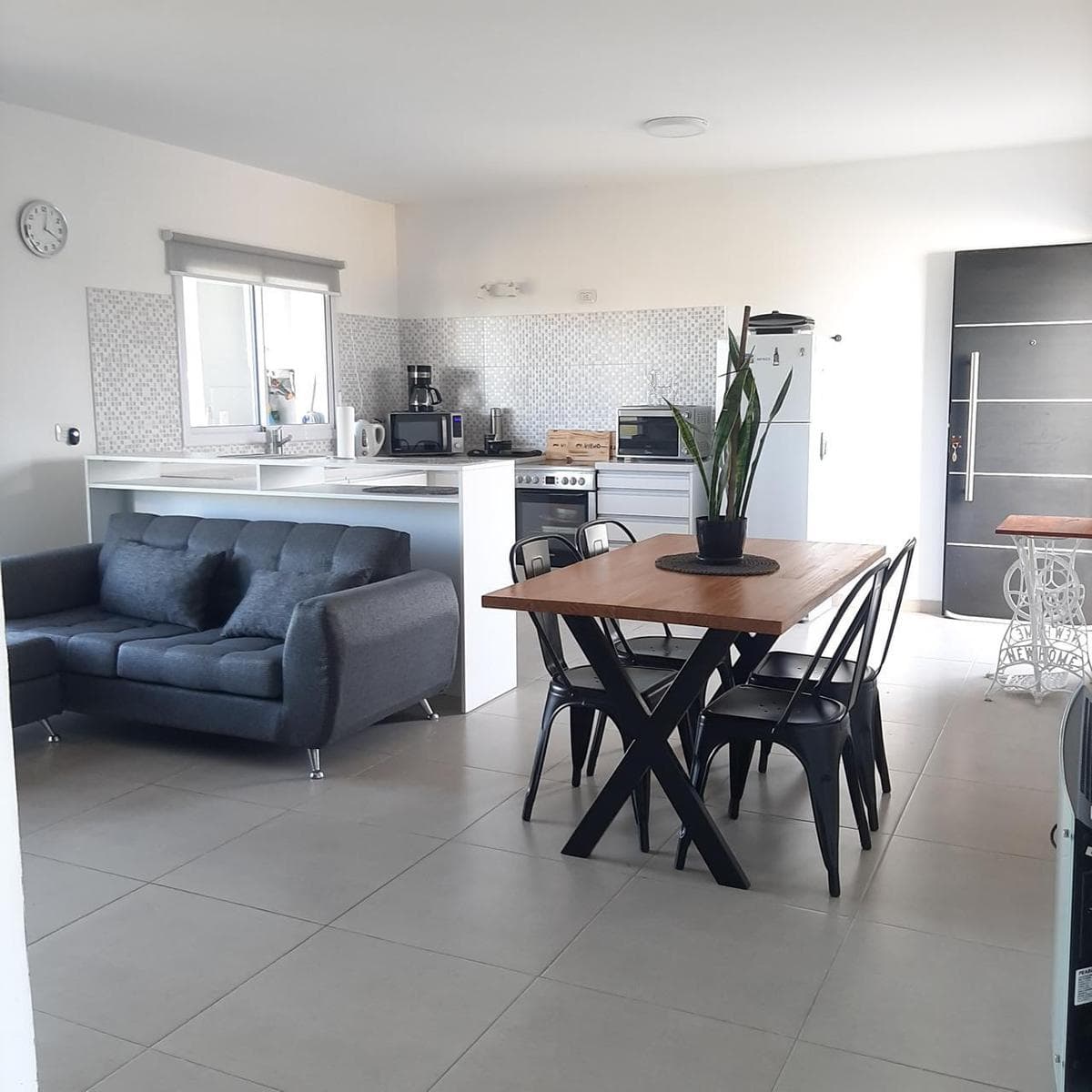 EXCELLENT HOUSE WITH A GARDEN AND POOL