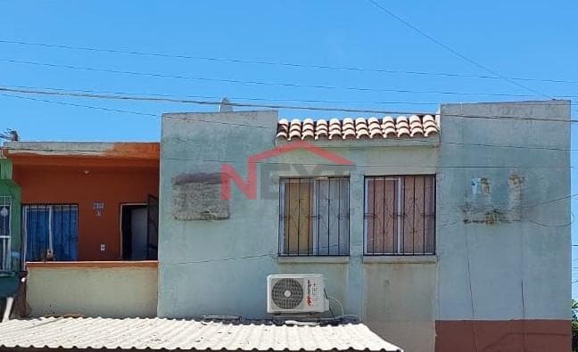 HOUSE FOR SALE LOCATED IN THE PRIMERO DE MAYO NEIGHBORHOOD