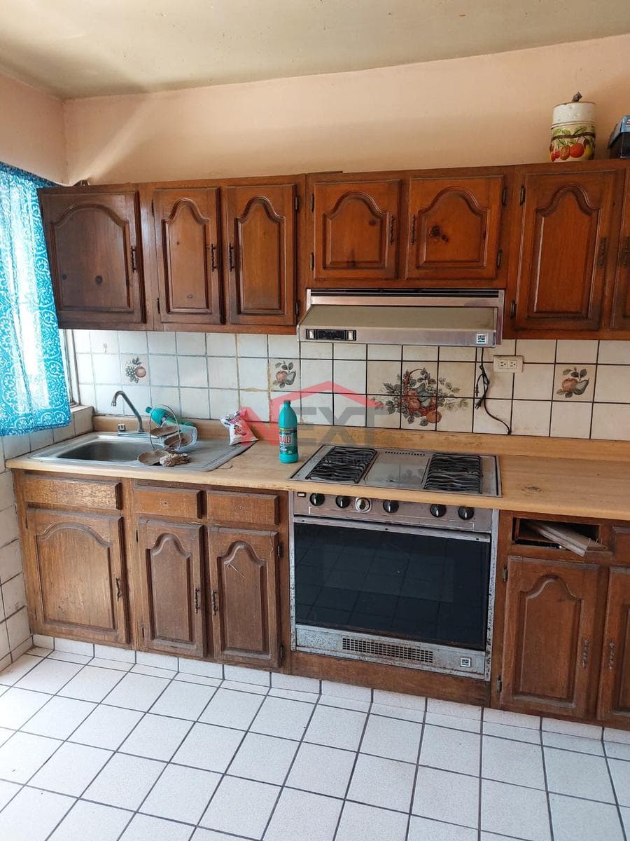 HOUSE FOR SALE LOCATED IN THE PRIMERO DE MAYO NEIGHBORHOOD
