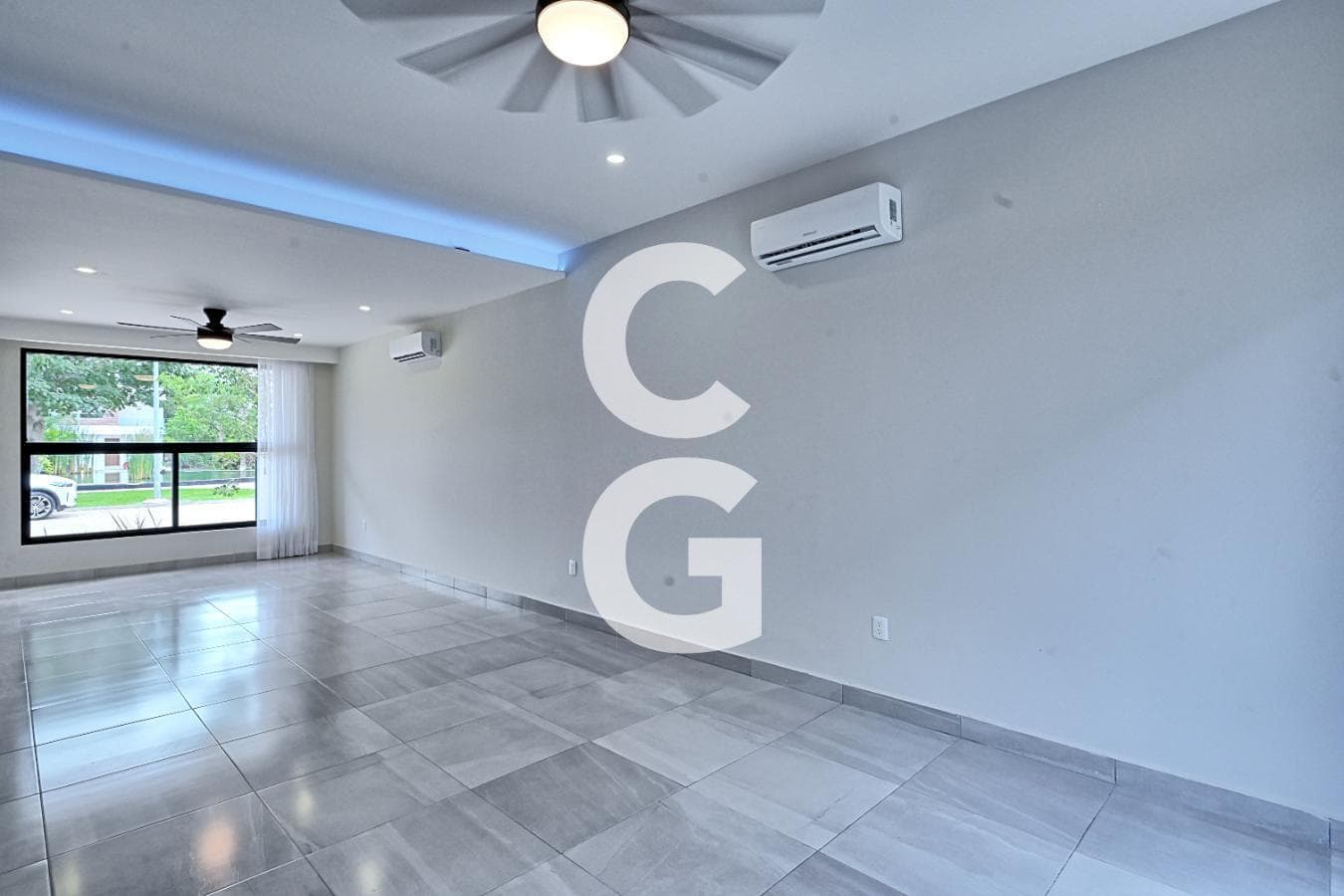 House for Sale in Cancun in the Arbolada Residential Complex with a Jacuzzi and Rooftop