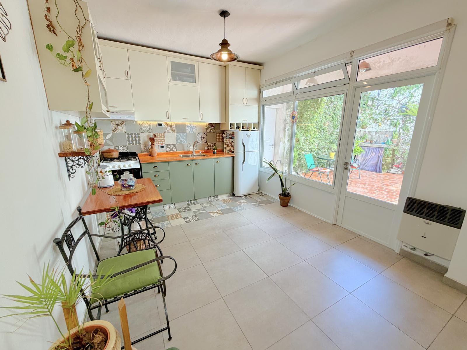FOR SALE: DUPLEX HOUSE WITH 2 BEDROOMS, 2 BATHROOMS, A UTILITY ROOM, AND A COVERED PATIO