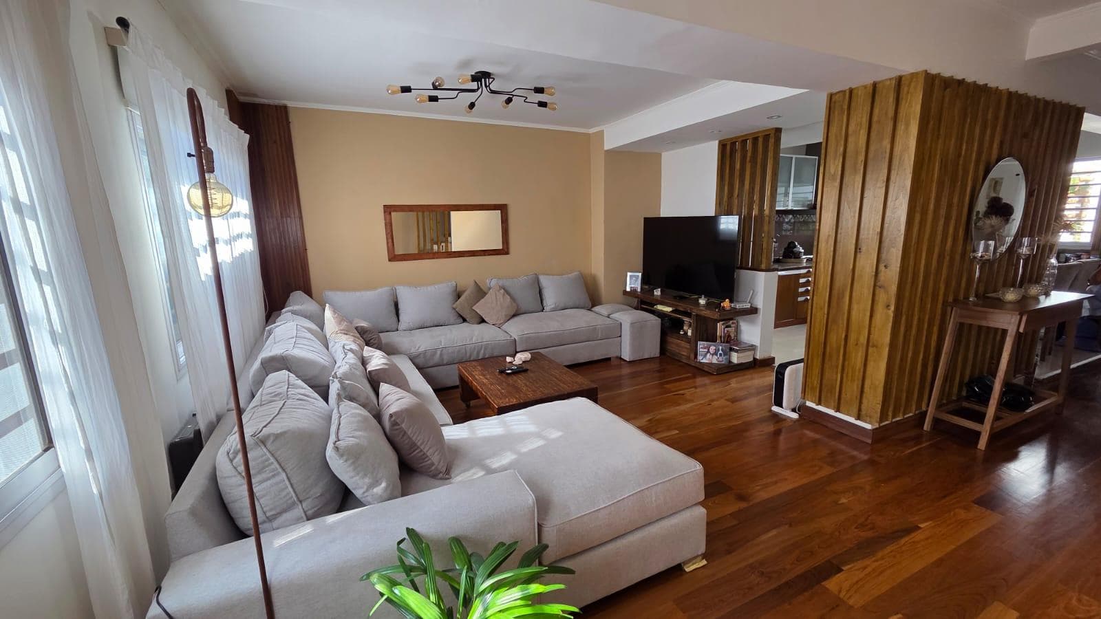 House for sale, 4 rooms, renovated, credit available, San Fernando
