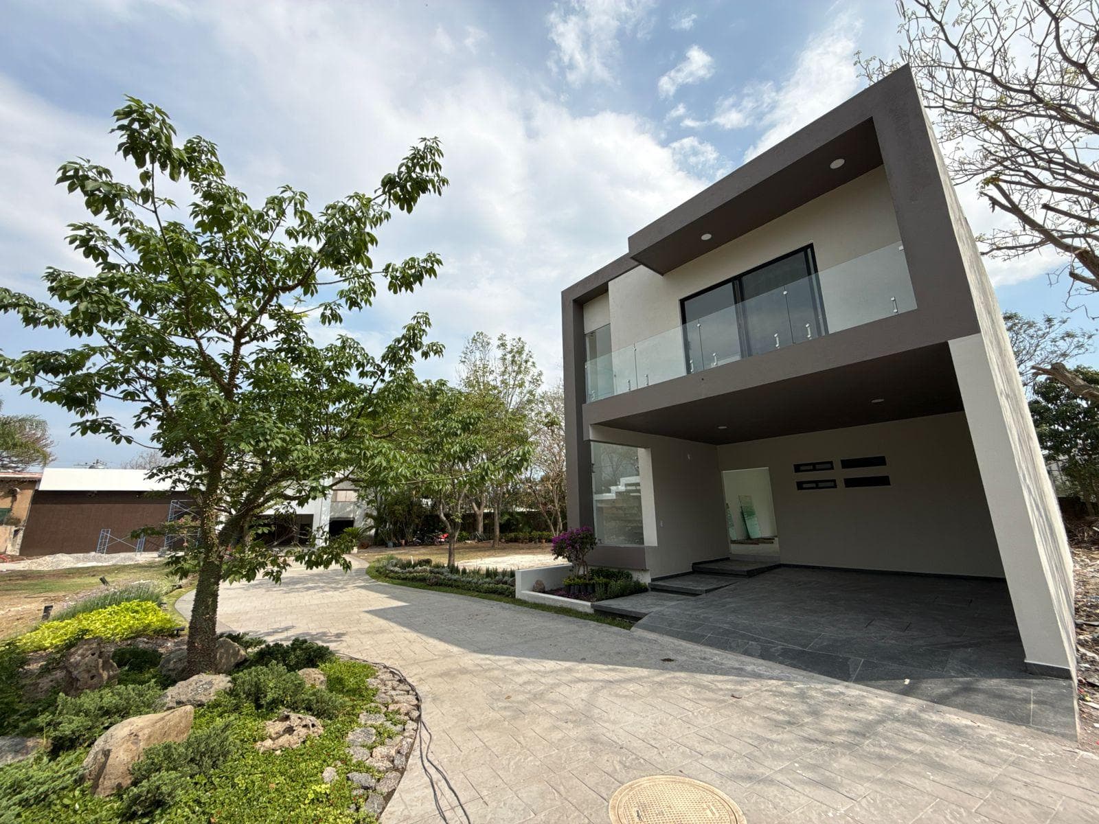 House for sale in a gated community with 24/7 security in Jiutepec, Morelos