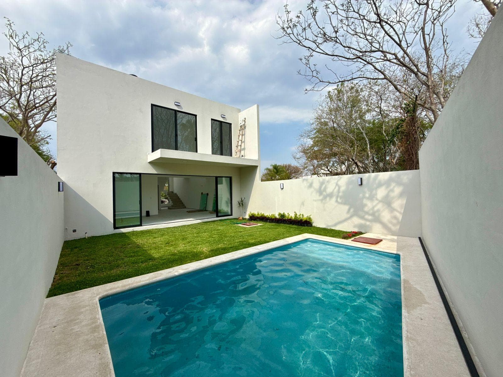 House for sale in a gated community with 24/7 security in Jiutepec, Morelos