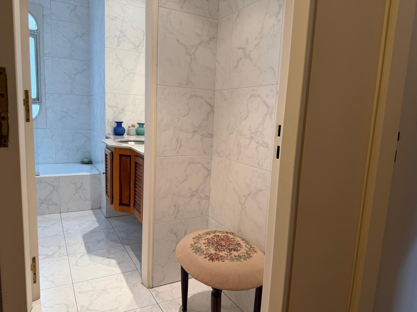 3-Bedroom Apartment for Sale with Maid's Quarters in Retiro, Including a Garage
