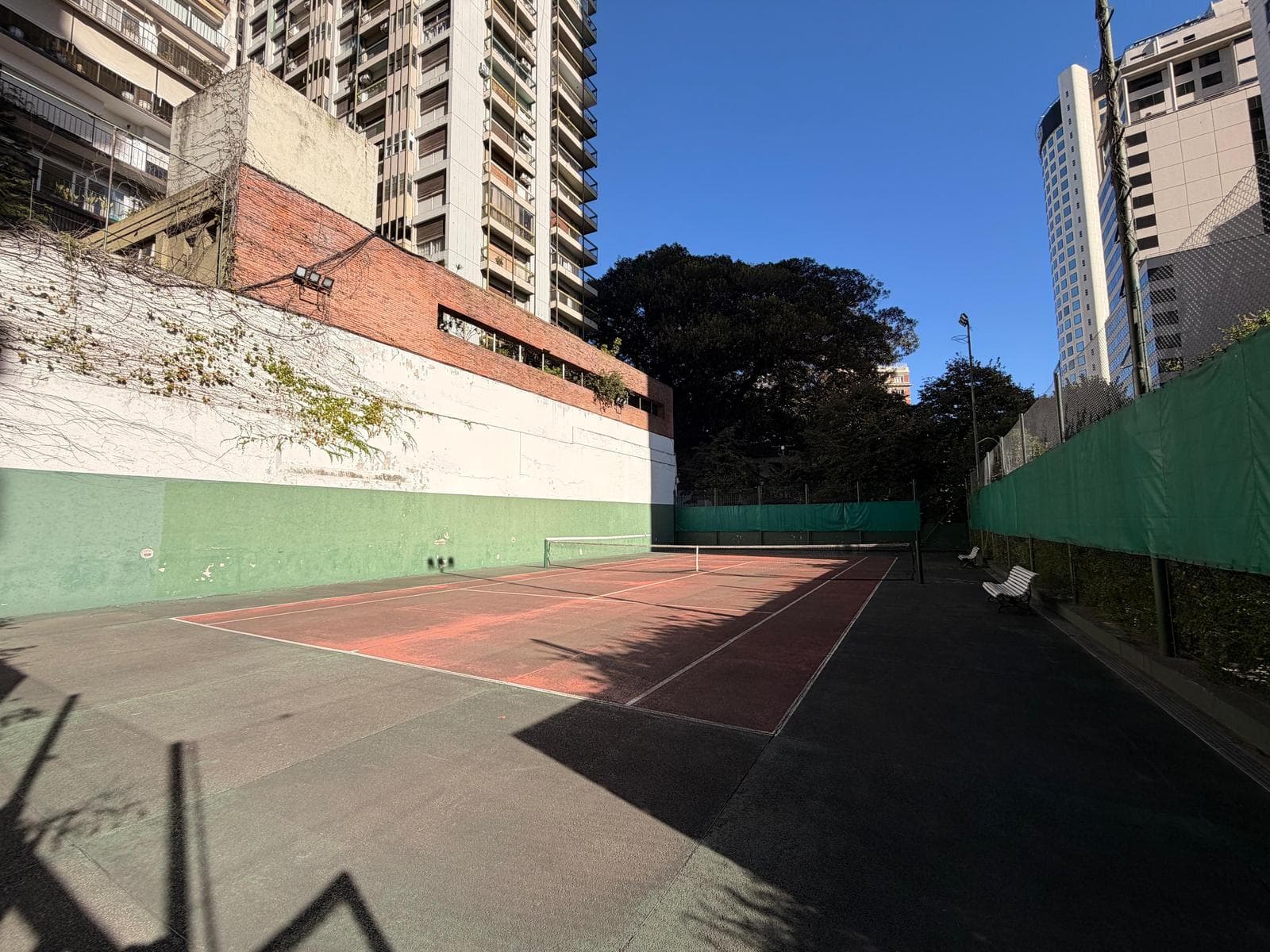 3-Bedroom Apartment for Sale with Maid's Quarters in Retiro, Including a Garage