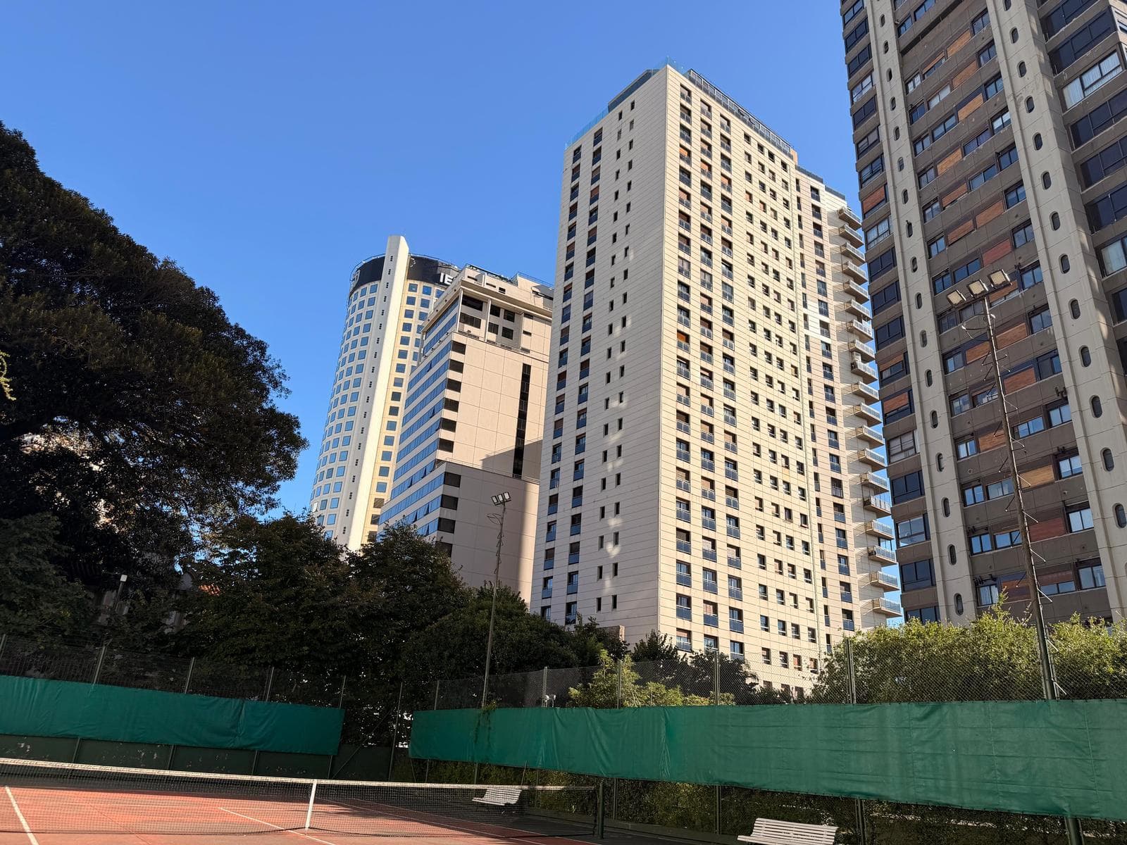 3-Bedroom Apartment for Sale with Maid's Quarters in Retiro, Including a Garage