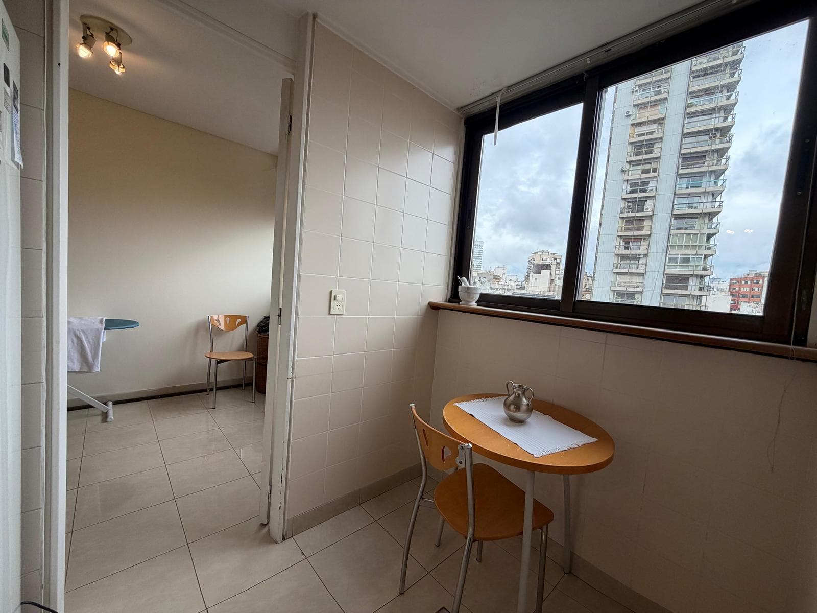 3-Bedroom Apartment for Sale with Maid's Quarters in Retiro, Including a Garage