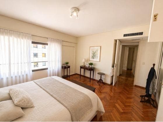 3-Bedroom Apartment for Sale with Maid's Quarters in Retiro, Including a Garage