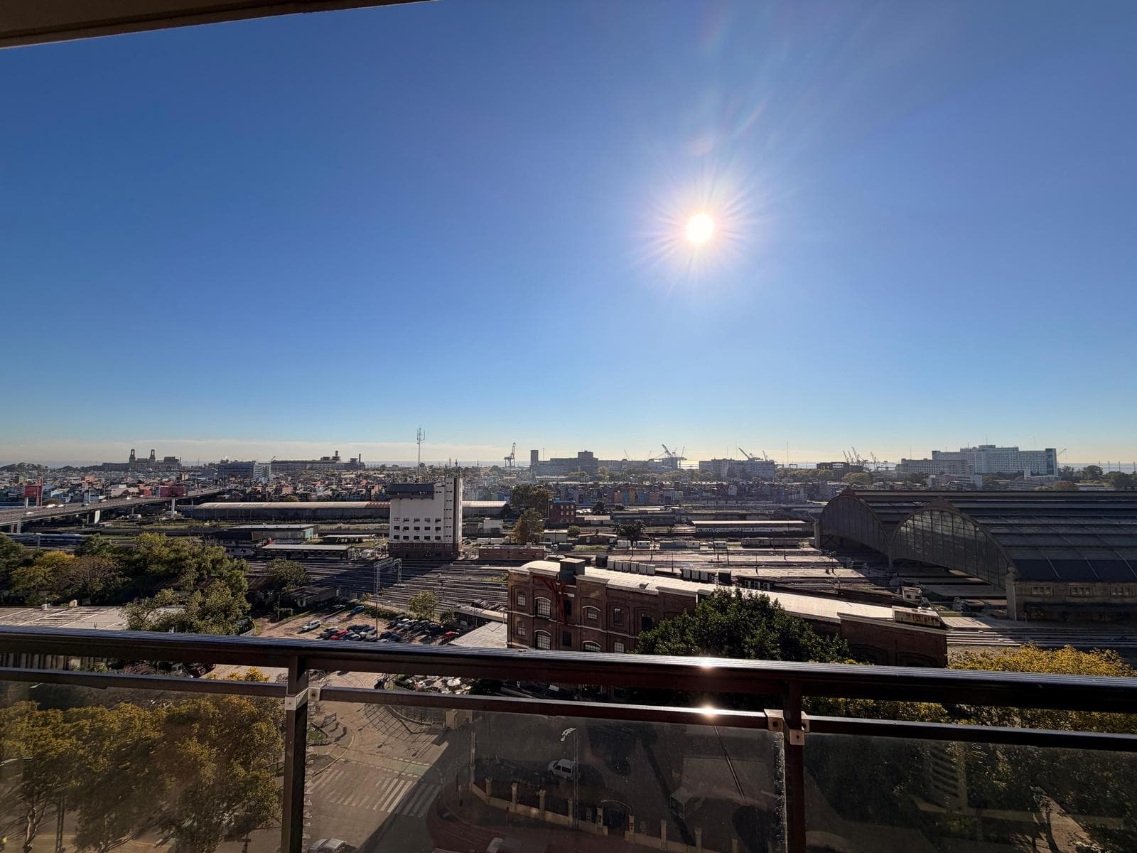 3-Bedroom Apartment for Sale with Maid's Quarters in Retiro, Including a Garage