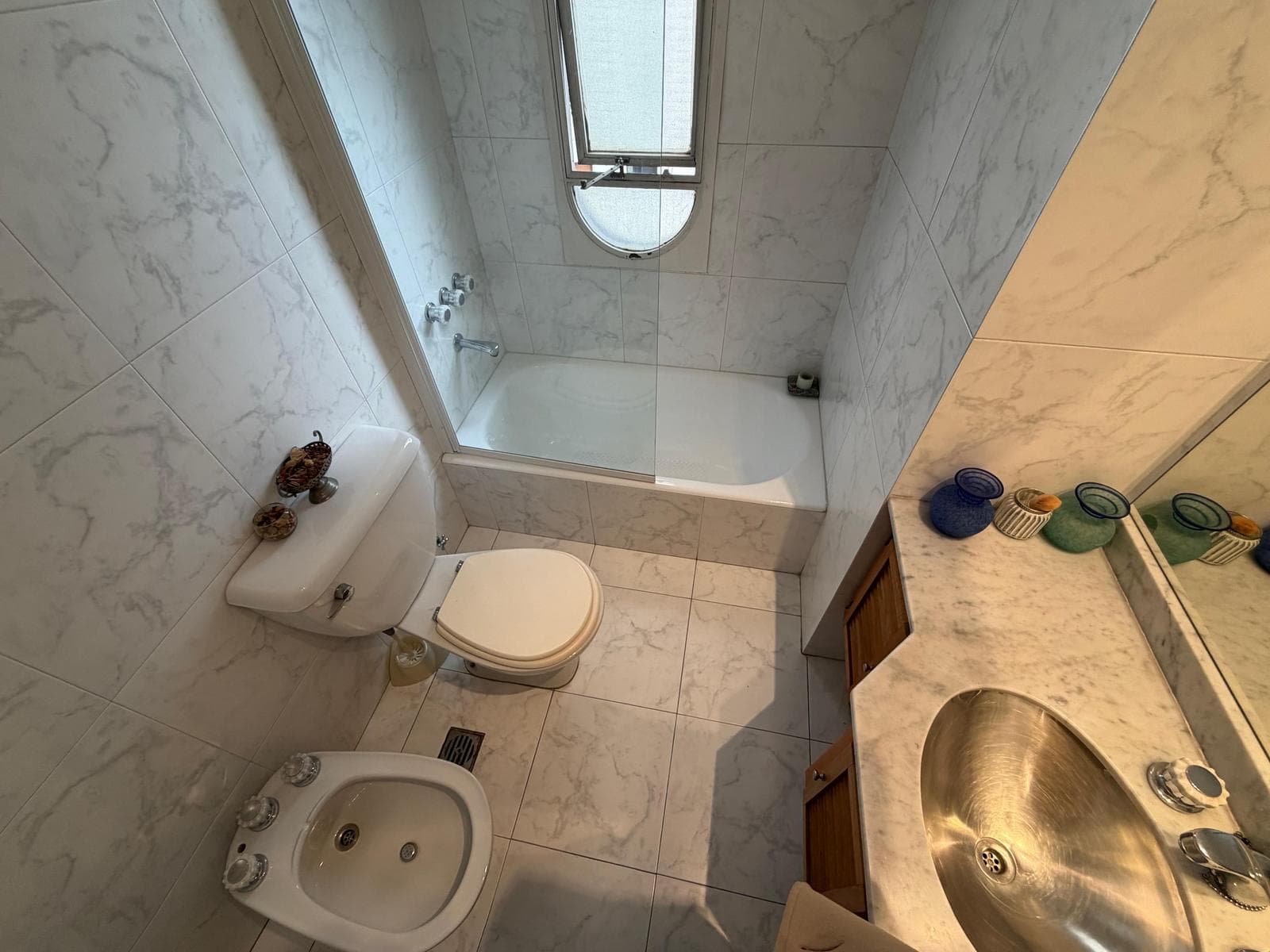 3-Bedroom Apartment for Sale with Maid's Quarters in Retiro, Including a Garage