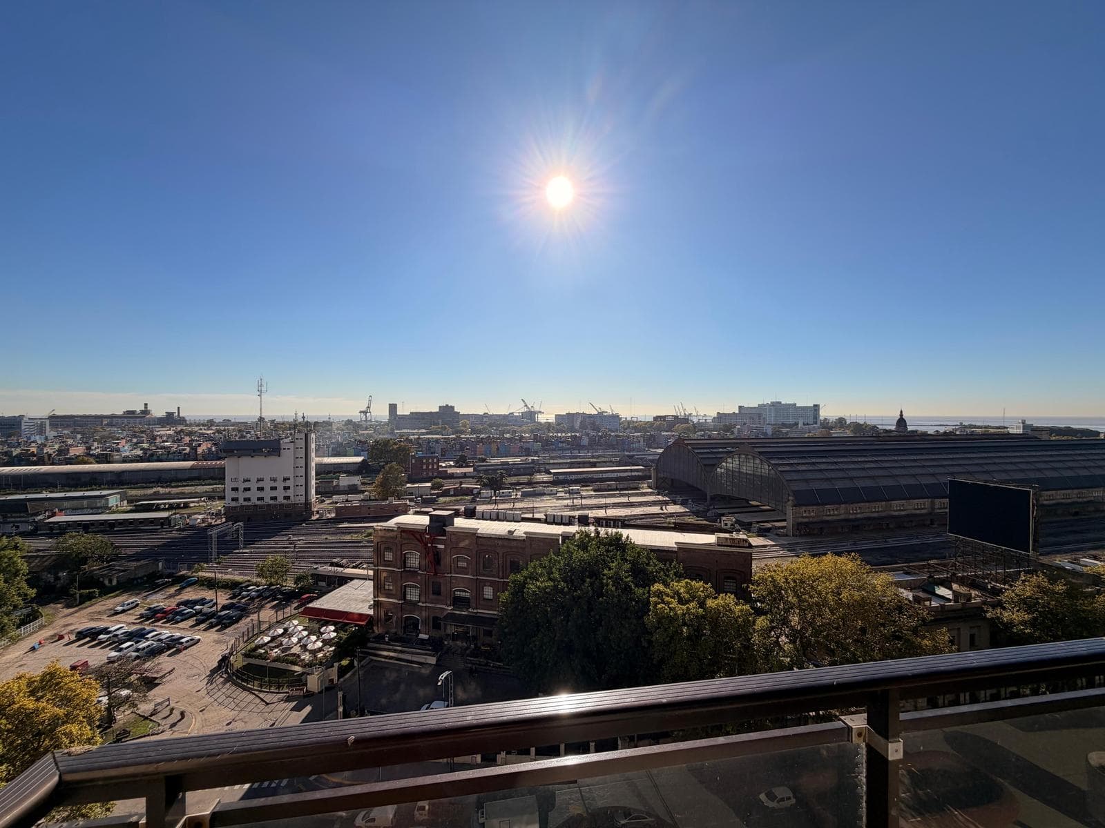 3-Bedroom Apartment for Sale with Maid's Quarters in Retiro, Including a Garage