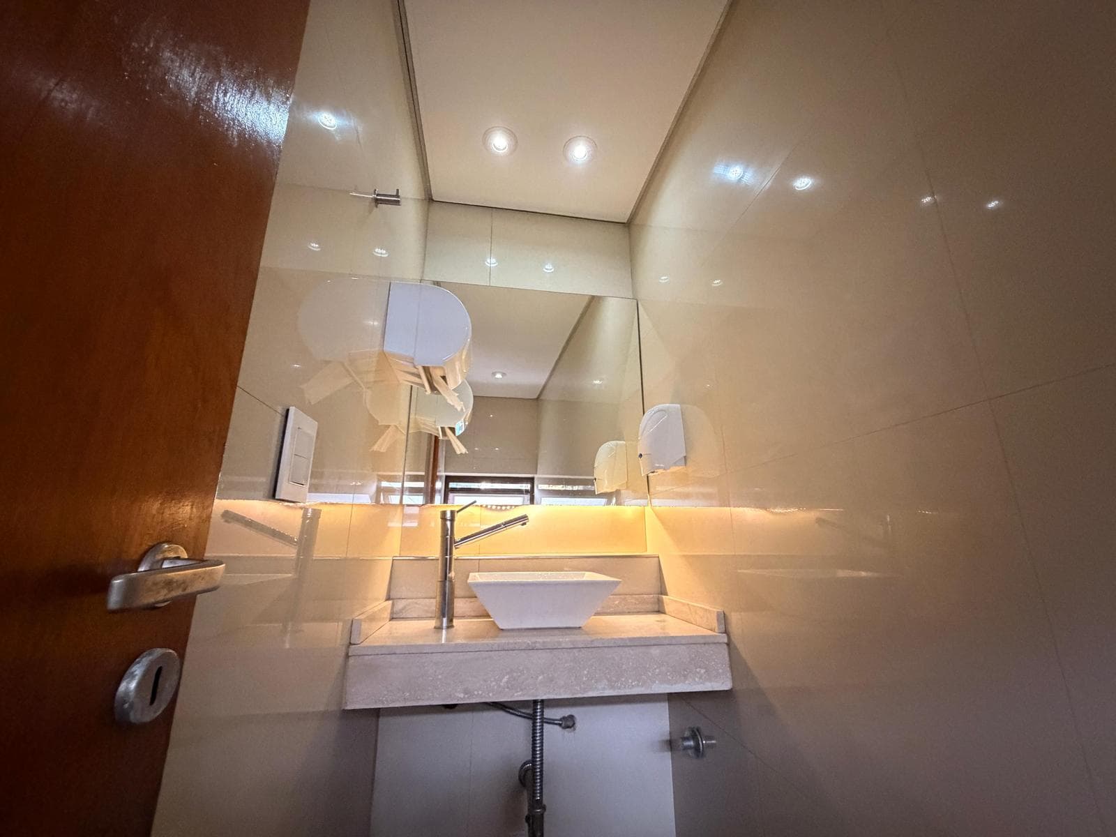 3-Bedroom Apartment for Sale with Maid's Quarters in Retiro, Including a Garage
