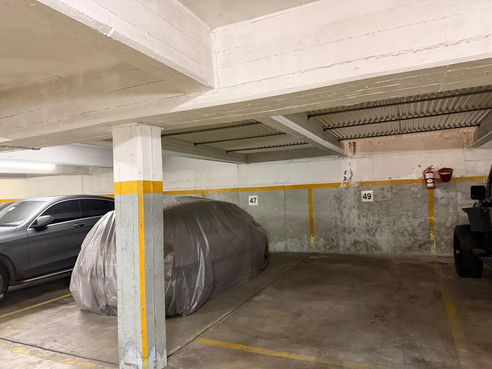 3-Bedroom Apartment for Sale with Maid's Quarters in Retiro, Including a Garage