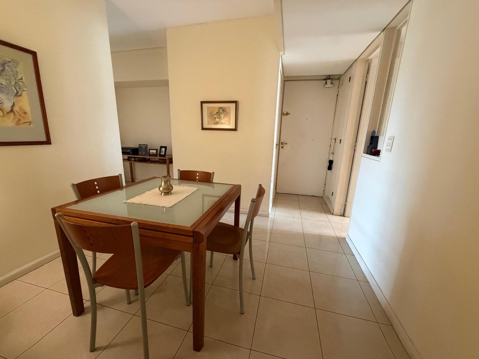 3-Bedroom Apartment for Sale with Maid's Quarters in Retiro, Including a Garage