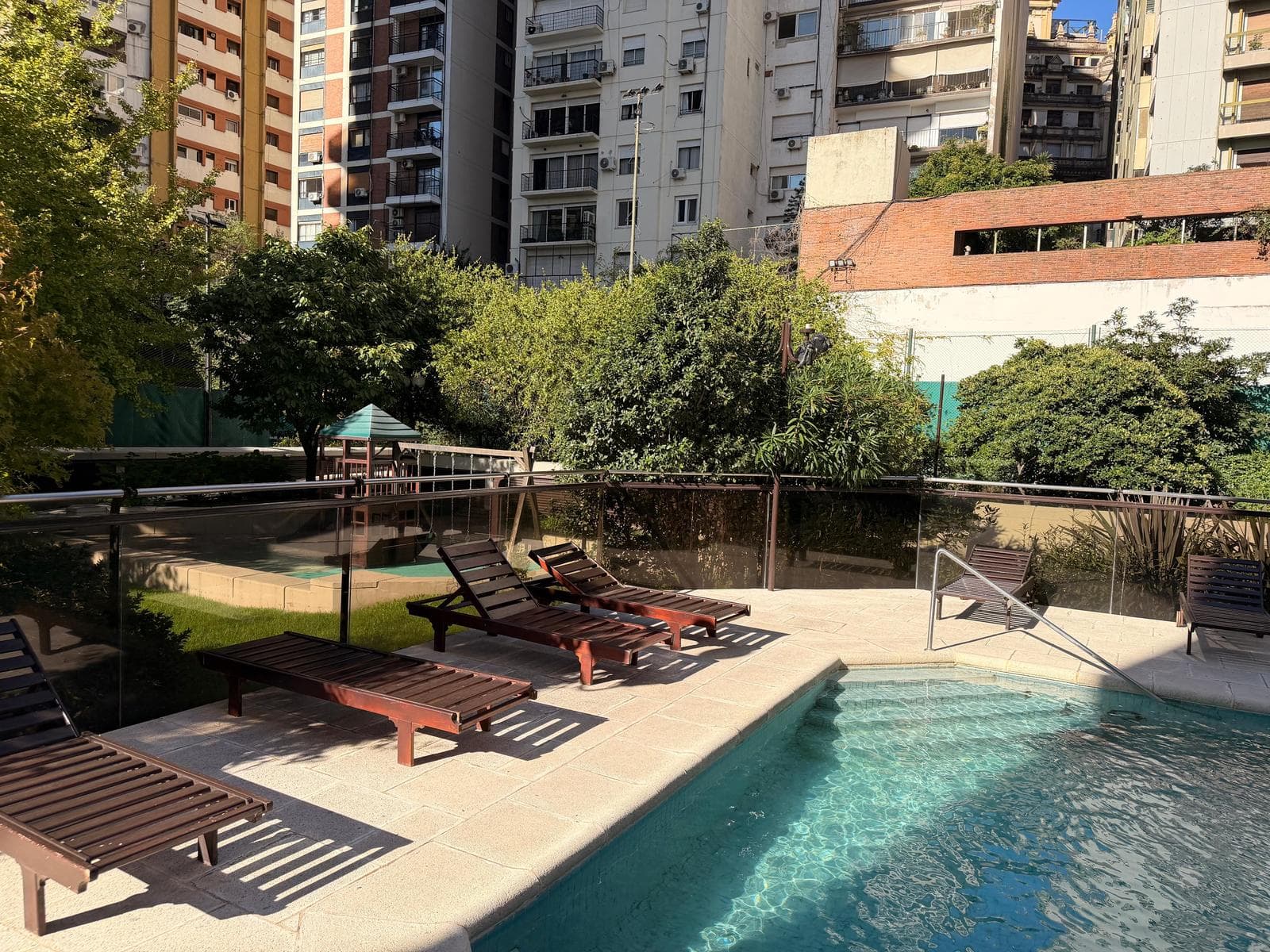 3-Bedroom Apartment for Sale with Maid's Quarters in Retiro, Including a Garage