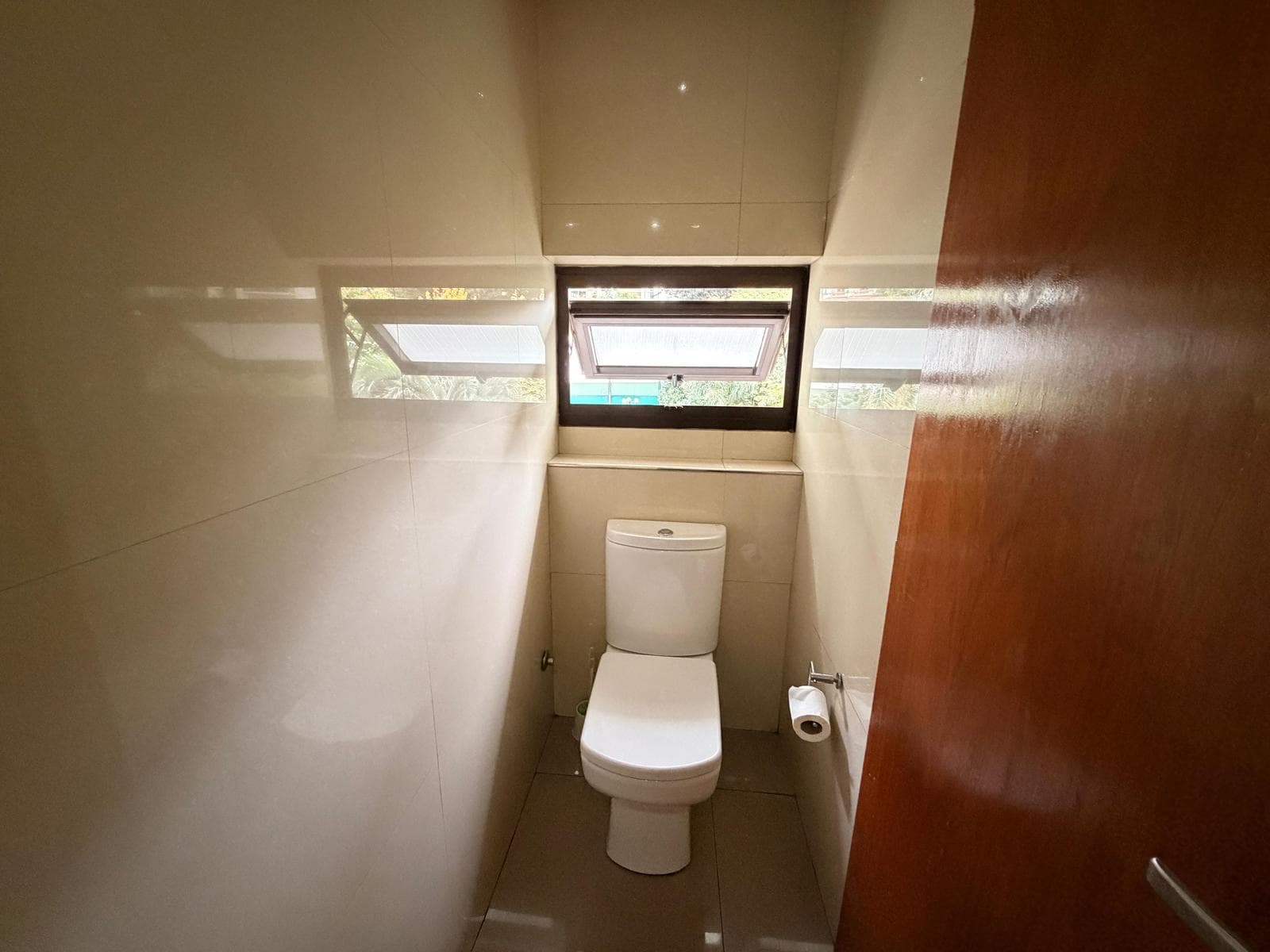 3-Bedroom Apartment for Sale with Maid's Quarters in Retiro, Including a Garage