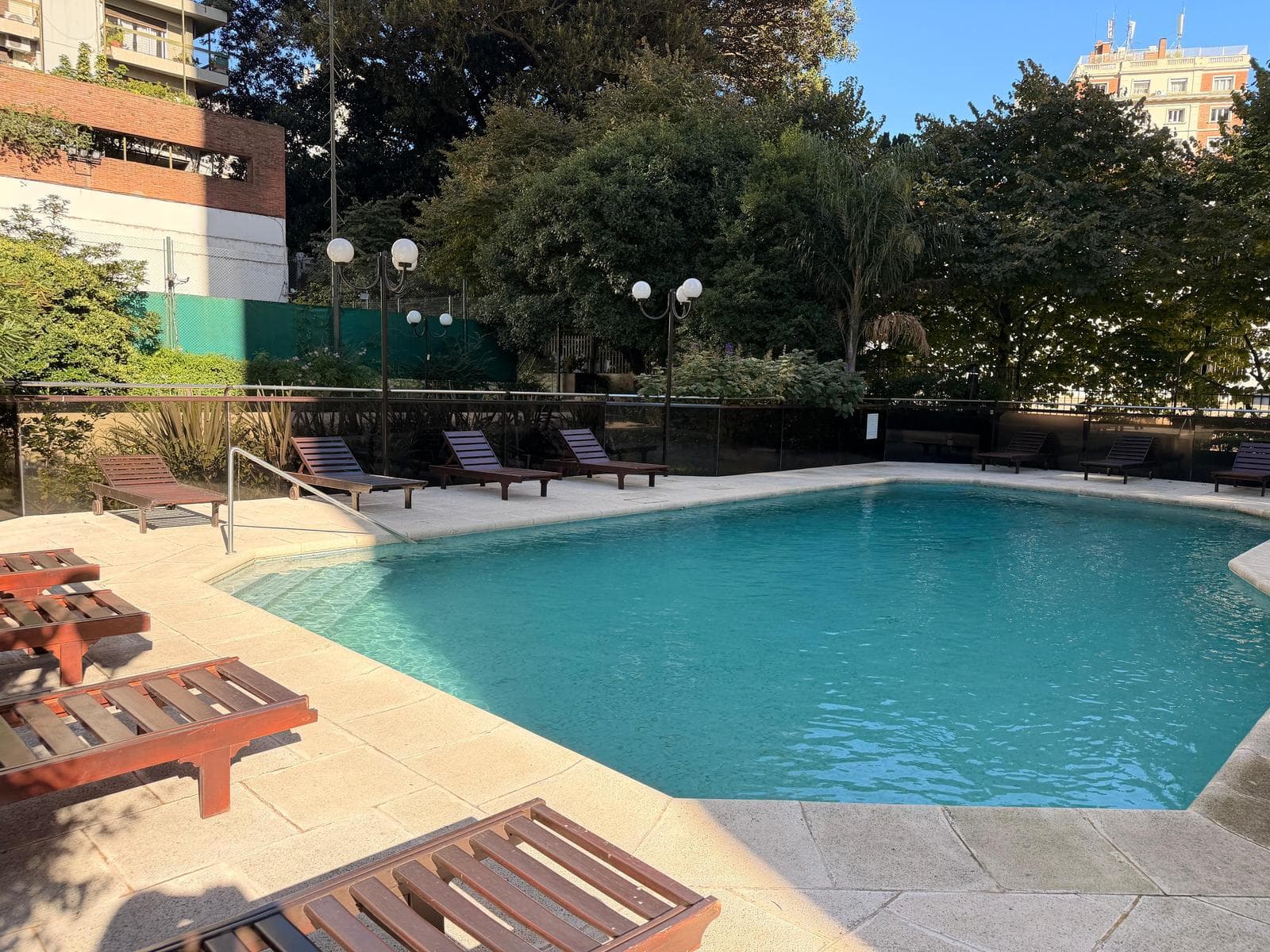 3-Bedroom Apartment for Sale with Maid's Quarters in Retiro, Including a Garage