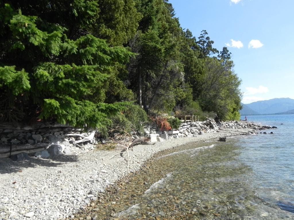 House on the shore of Lake Gutiérrez, Bariloche