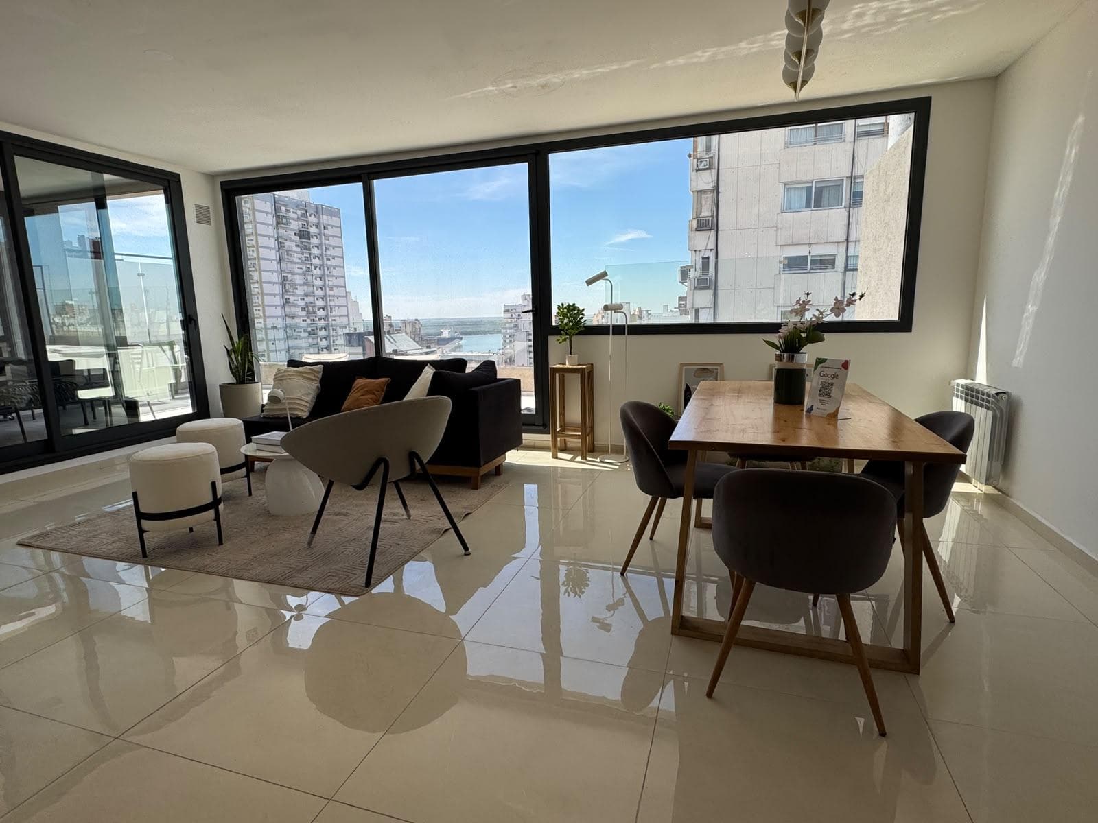 Piso exclusivo premiumde 3 dormitorios con pileta en balcón y parrillero - Zona Río Rosario
