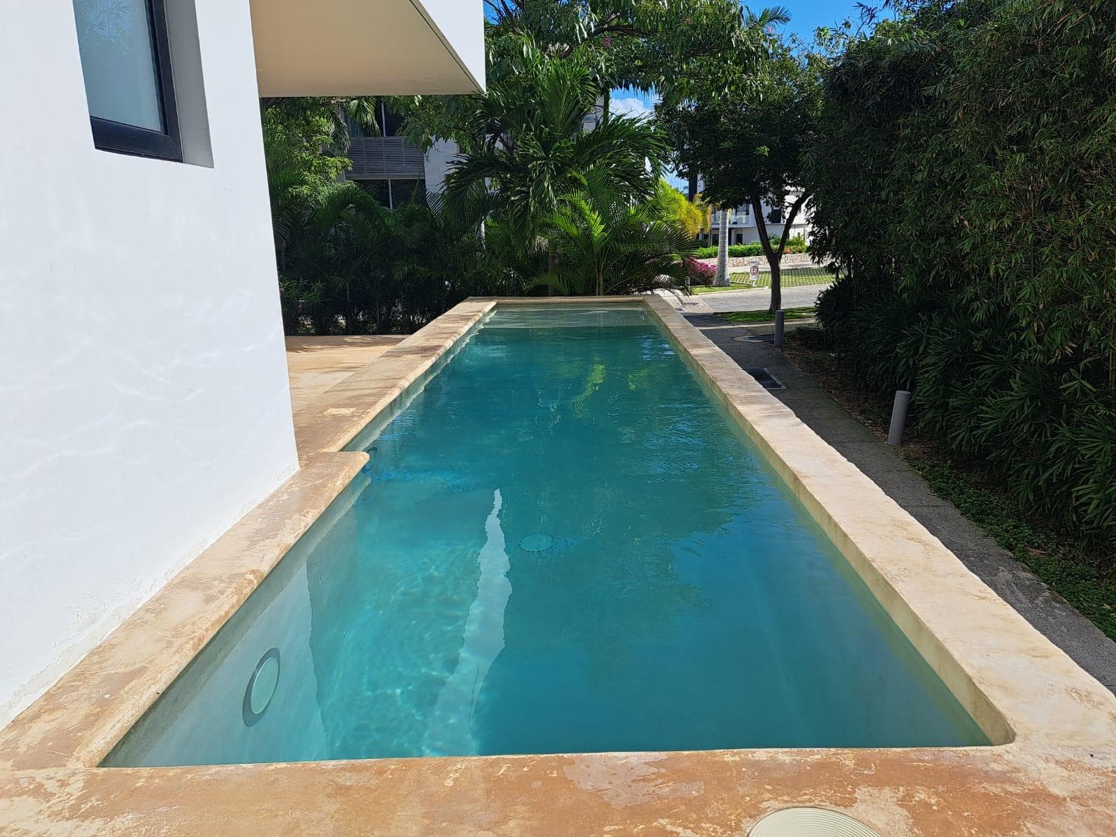 Spectacular Residence: Stunning Views of the Marina in an Exclusive Community