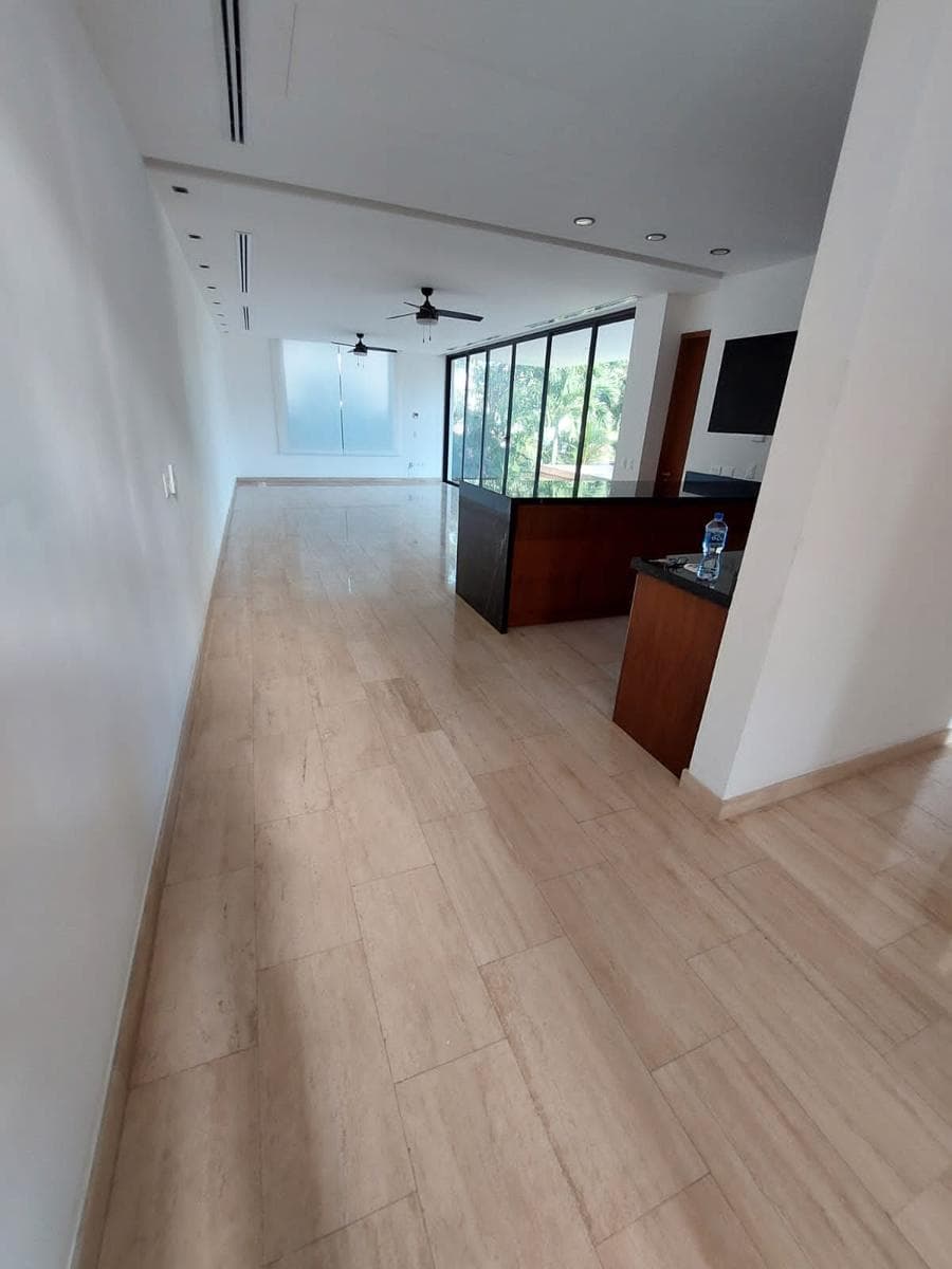 Espectacular Residencia: Vistas Impresionantes a la Marina en Comunidad Exclusiva