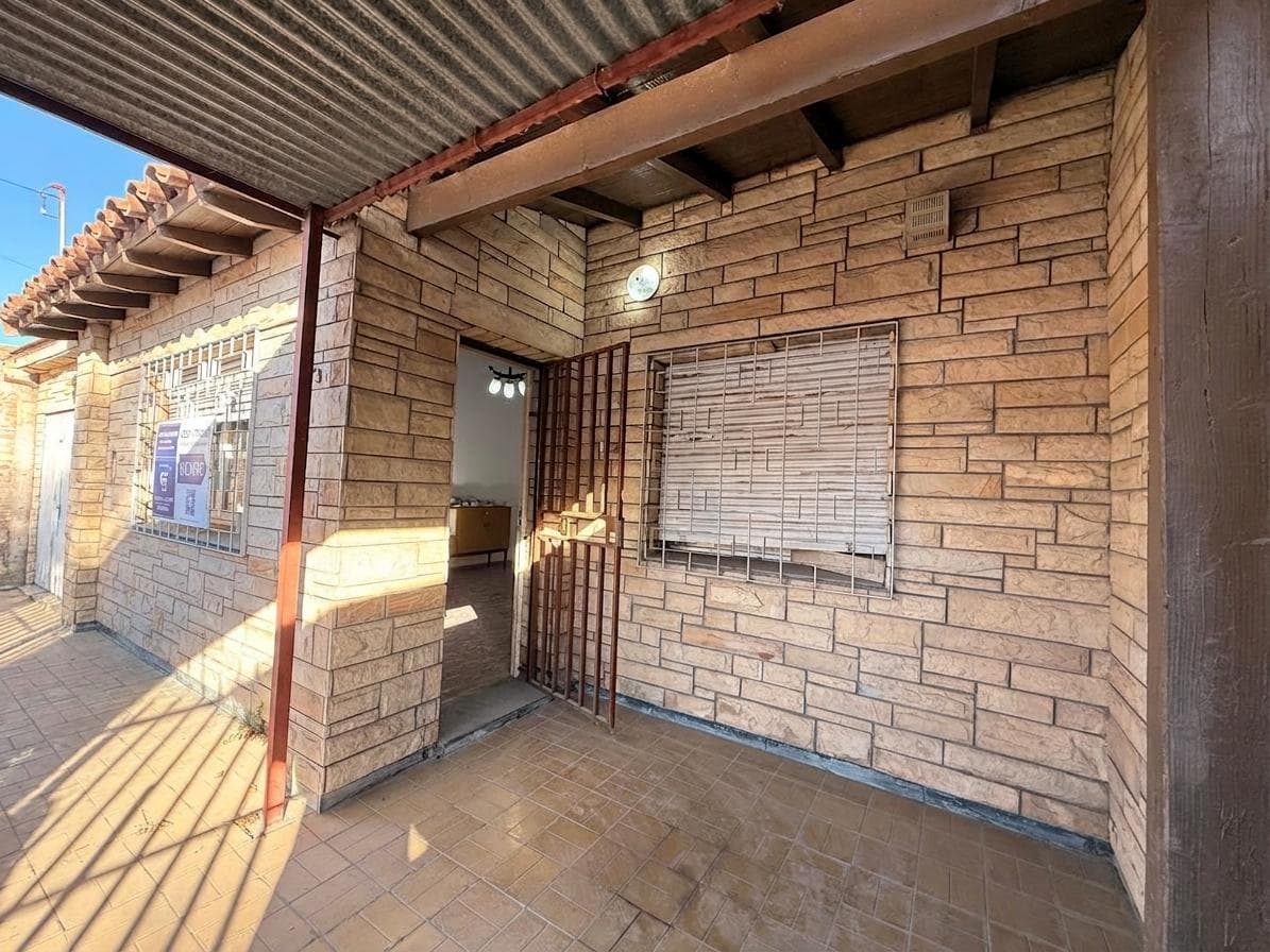 Oportunidad Venta Casa Amplia B° Aeronautico las Heras Patio Grande Cochera Accesos Comercios