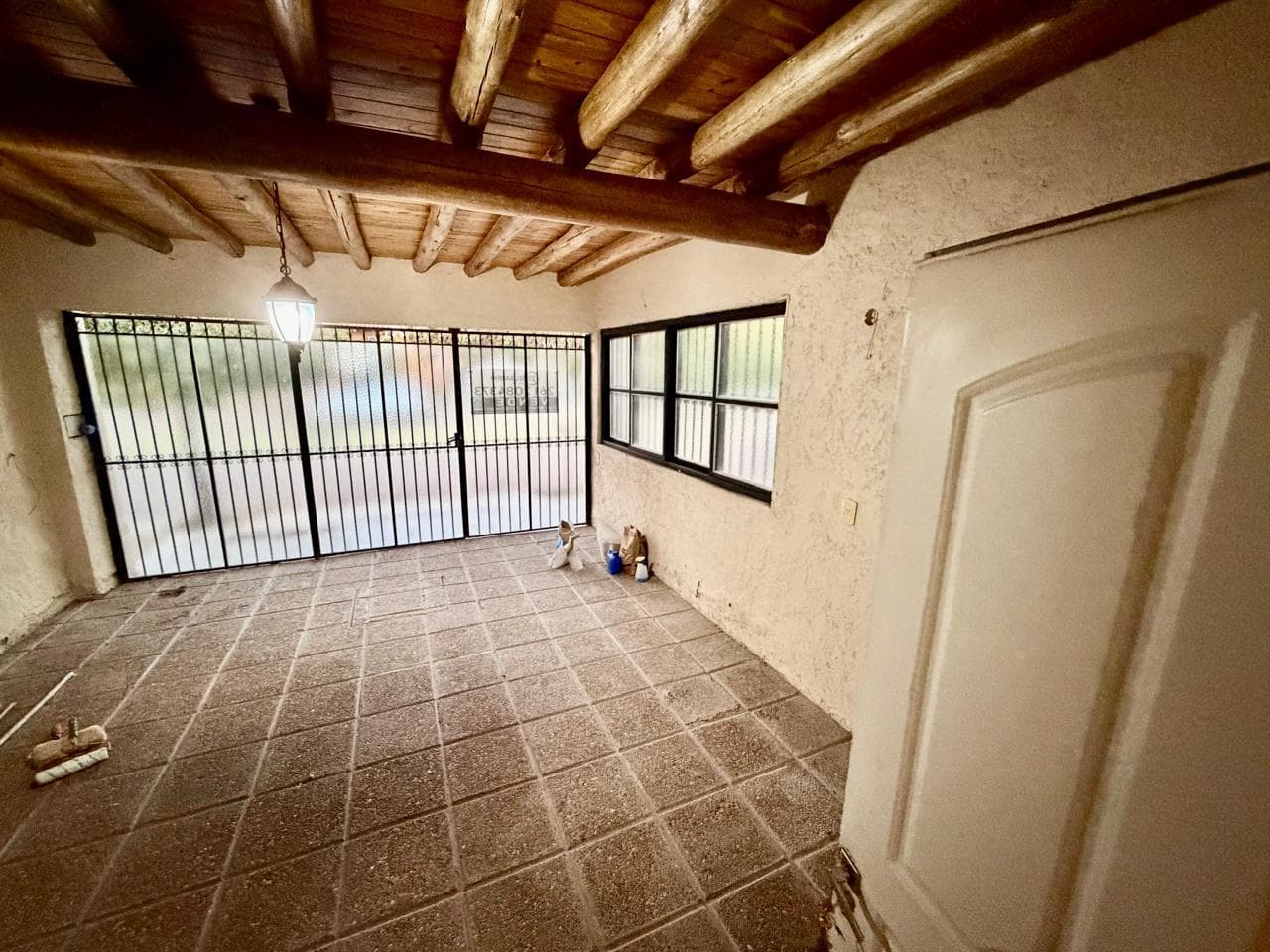 3-Bedroom, 2-Bathroom House in the Furlotti Neighborhood with a Garage