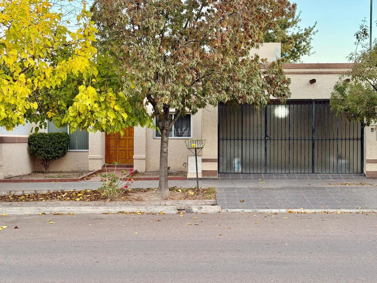 3-Bedroom, 2-Bathroom House in the Furlotti Neighborhood with a Garage