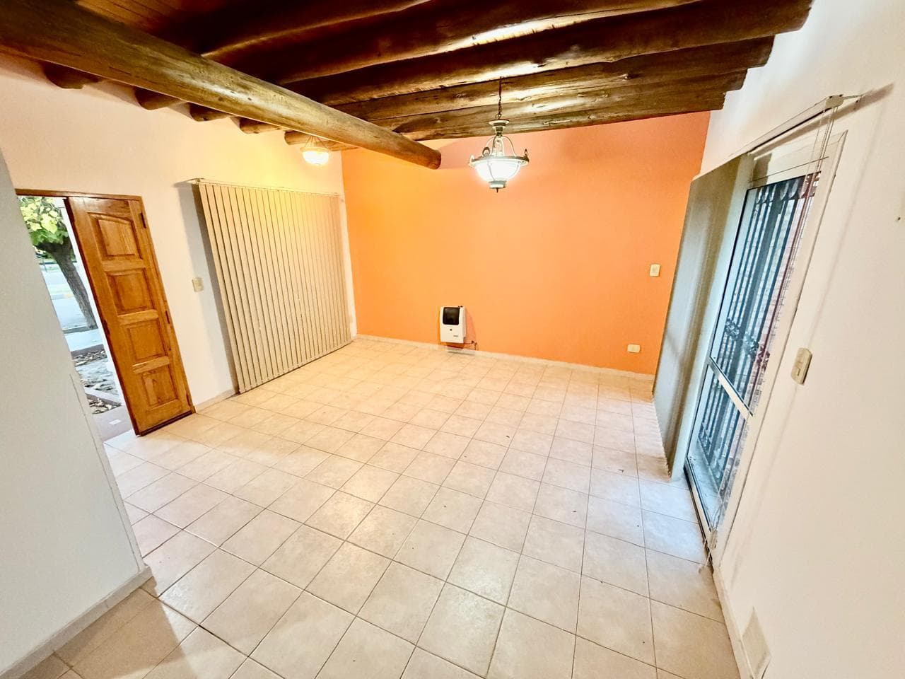 3-Bedroom, 2-Bathroom House in the Furlotti Neighborhood with a Garage