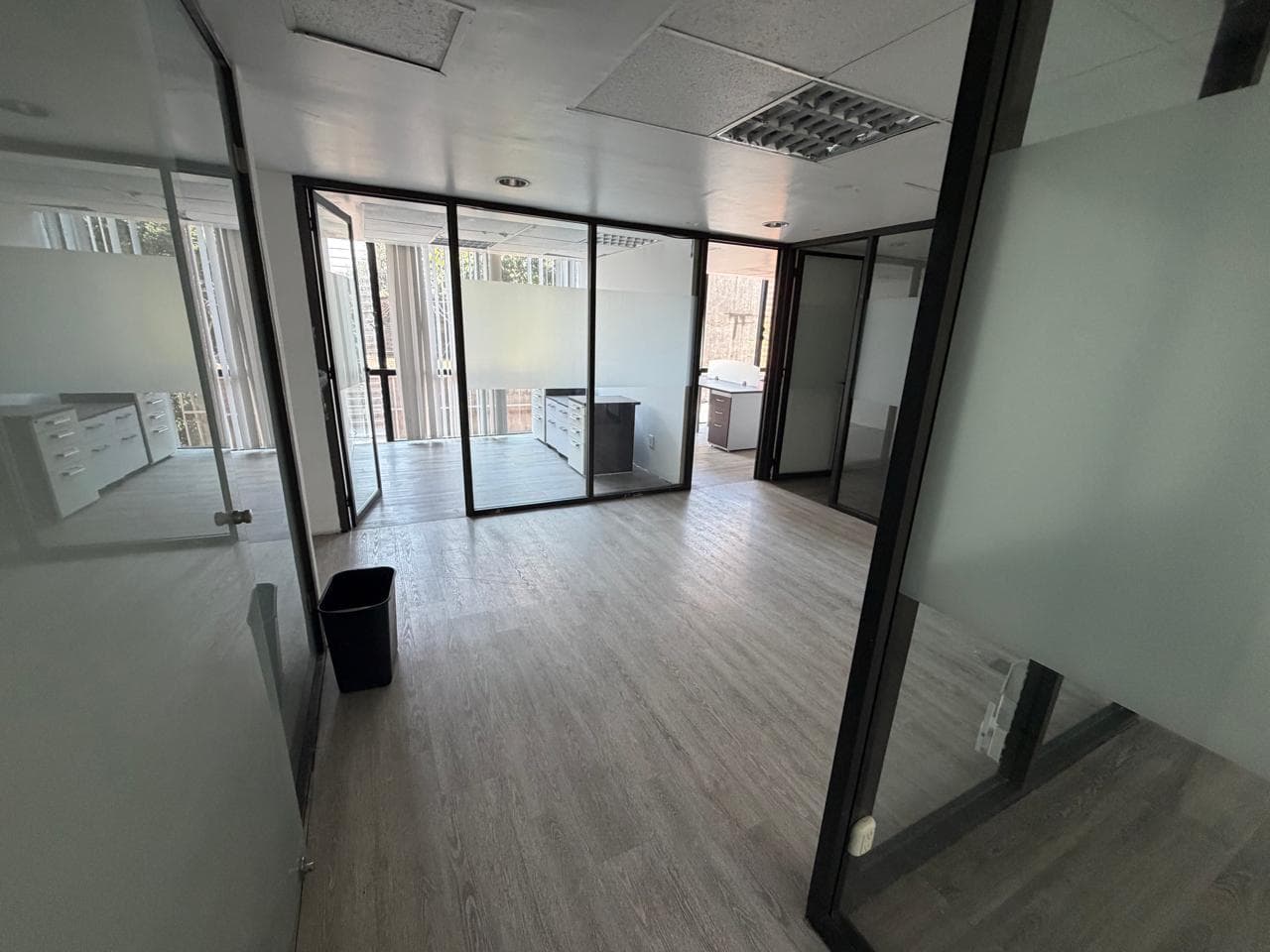 Office for rent in Polanco, partially furnished.