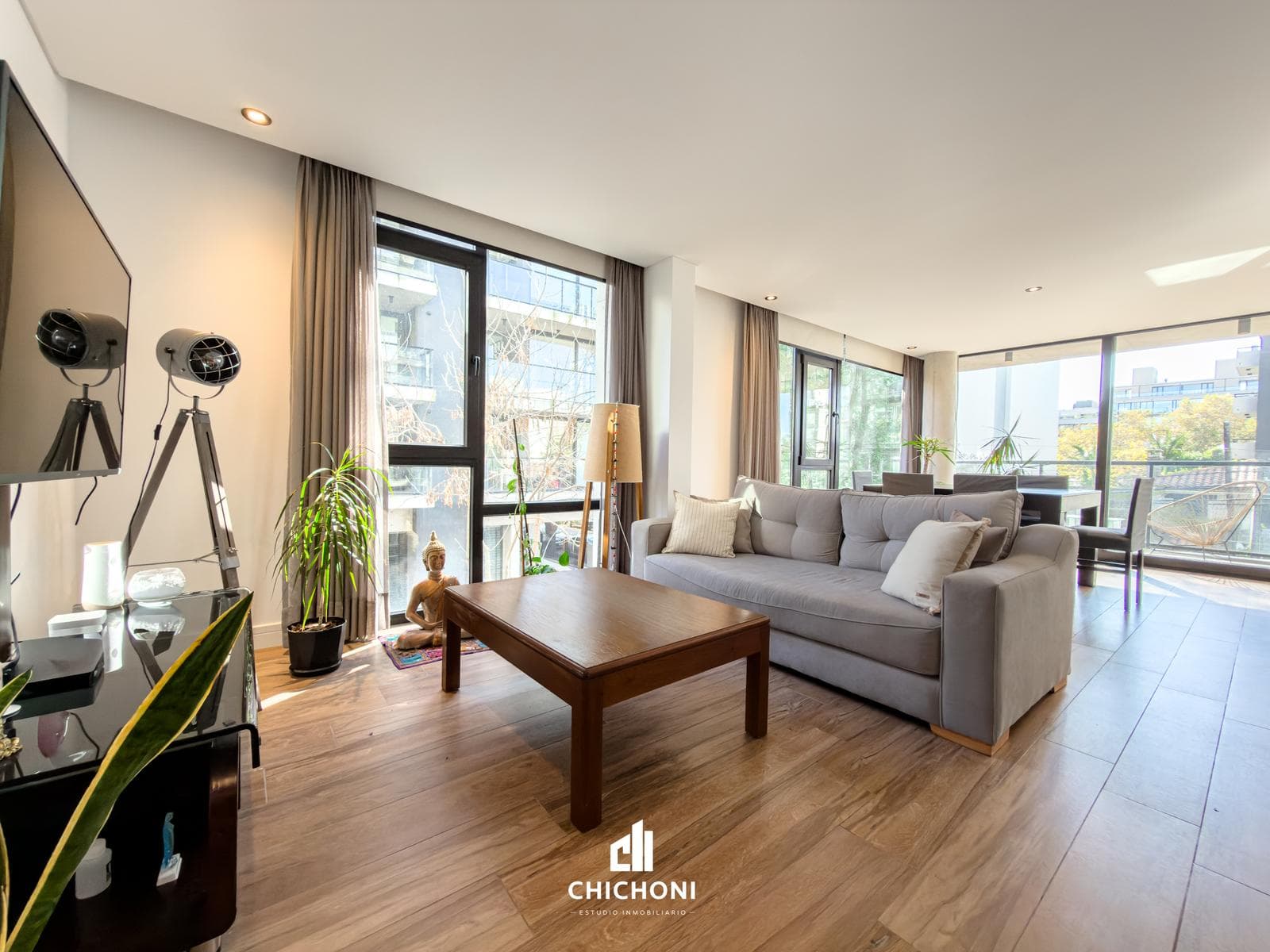 For Sale - Exclusive 4-Room Apartment - 2 Parking Spaces, 1 Storage Unit - High-End Building - Güemes Neighborhood