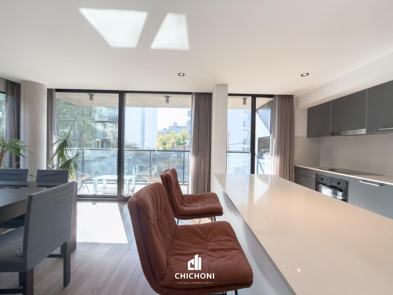 For Sale - Exclusive 4-Room Apartment - 2 Parking Spaces, 1 Storage Unit - High-End Building - Güemes Neighborhood