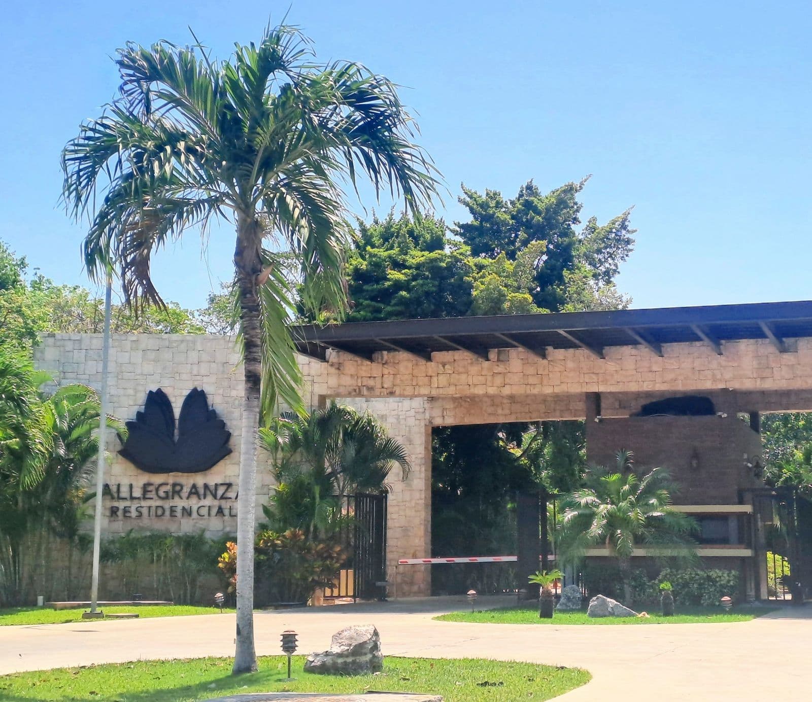 House for Sale, 4 Bedrooms, Family Room, Alegranza Residential Community, Playa del Carmen.