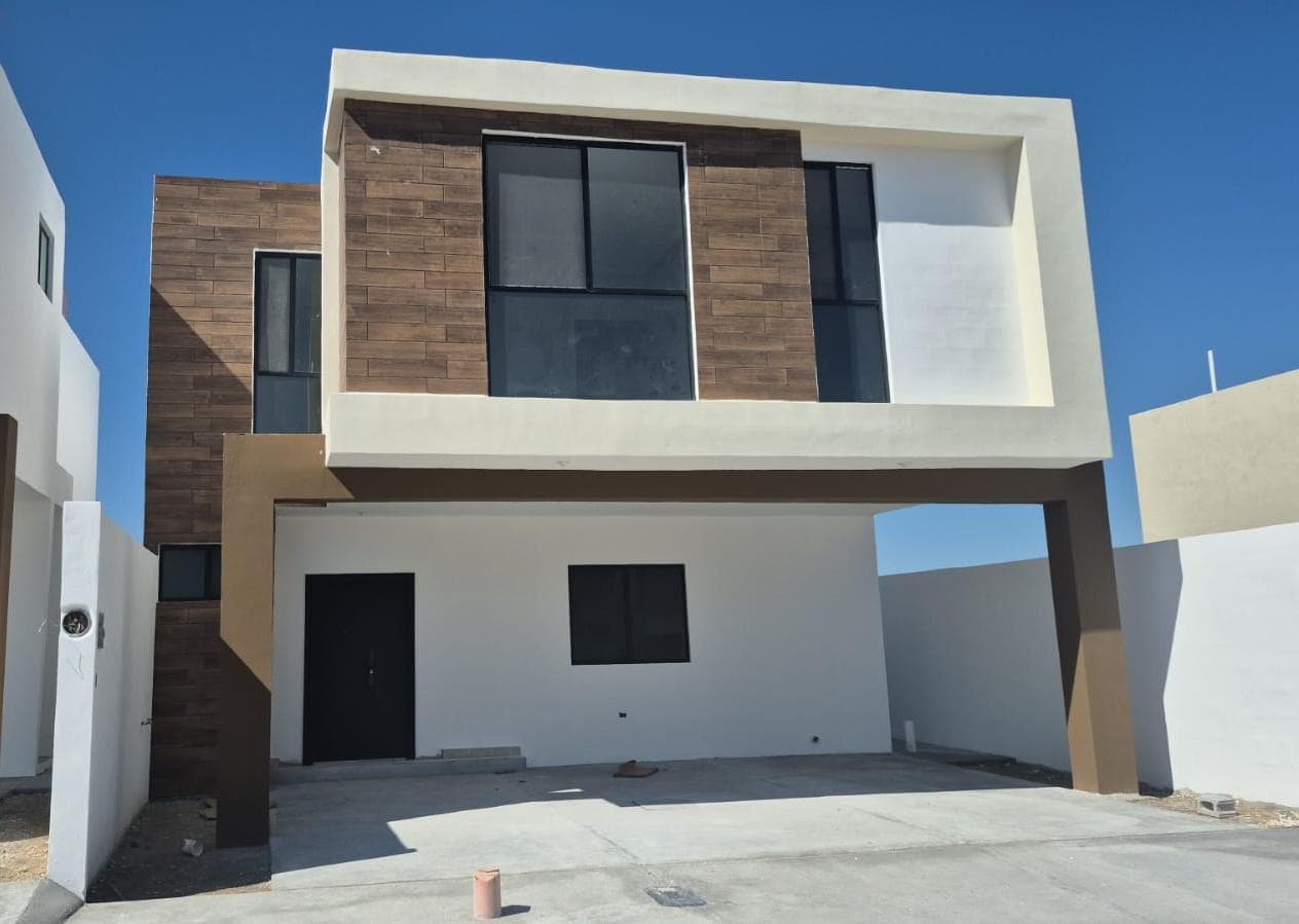 House for SALE in Alavista, Arteaga Private Sector